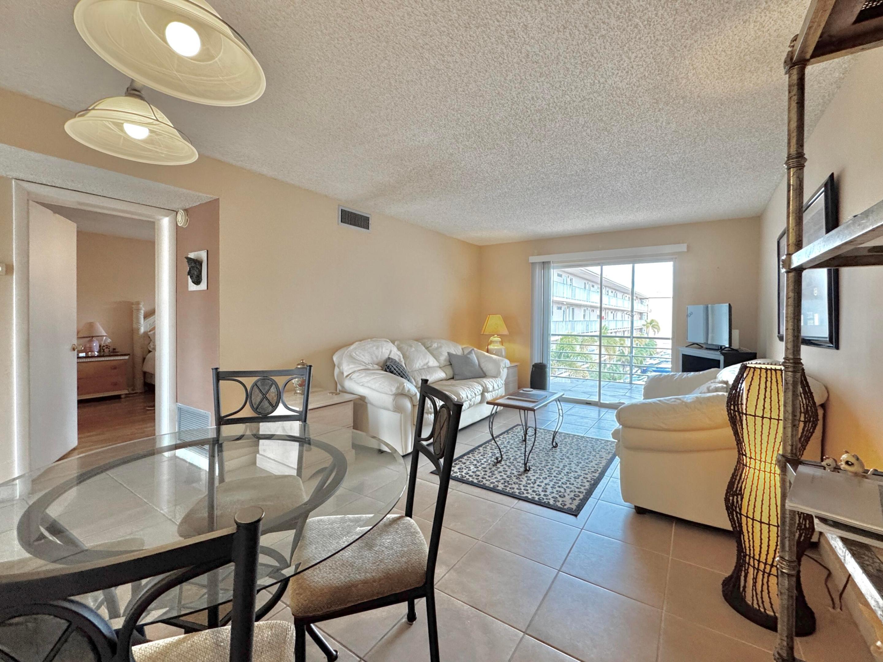 VILLAGE ROYALE - Residential
