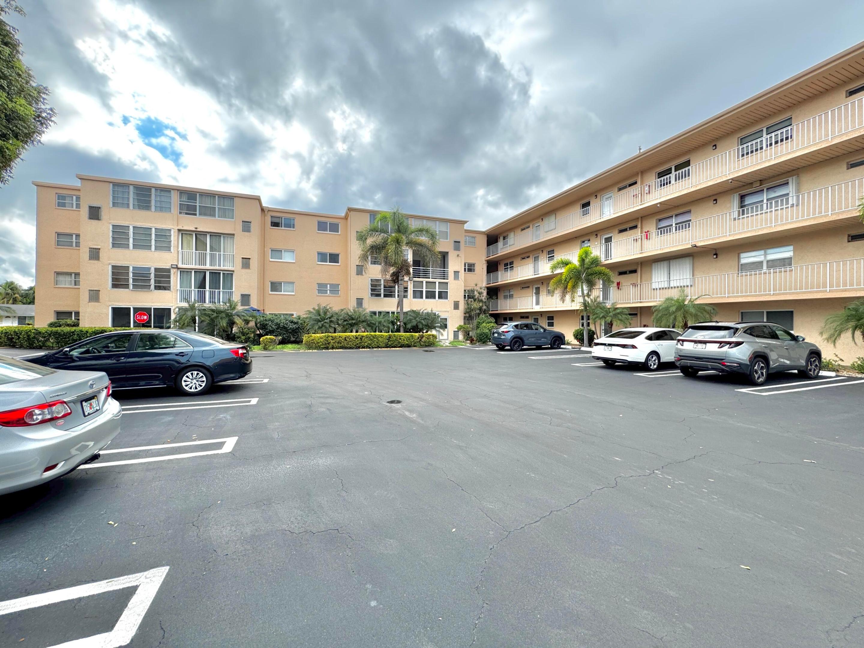 VILLAGE ROYALE - Residential