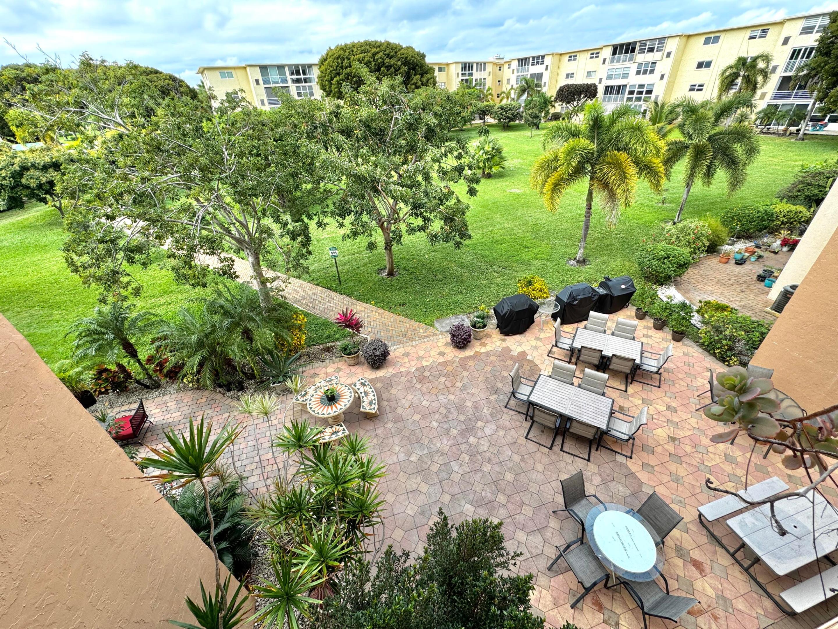 VILLAGE ROYALE - Residential