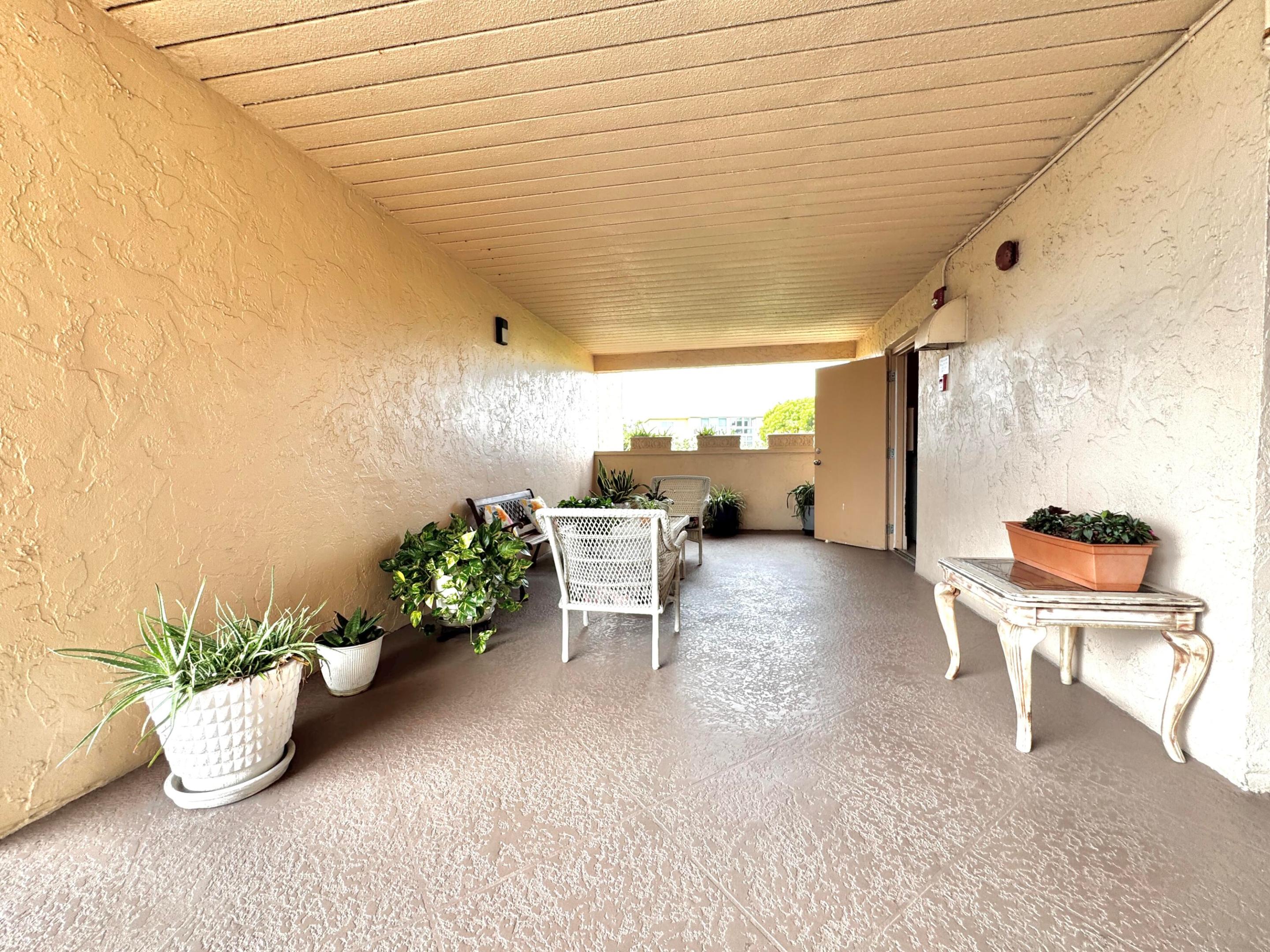 VILLAGE ROYALE - Residential