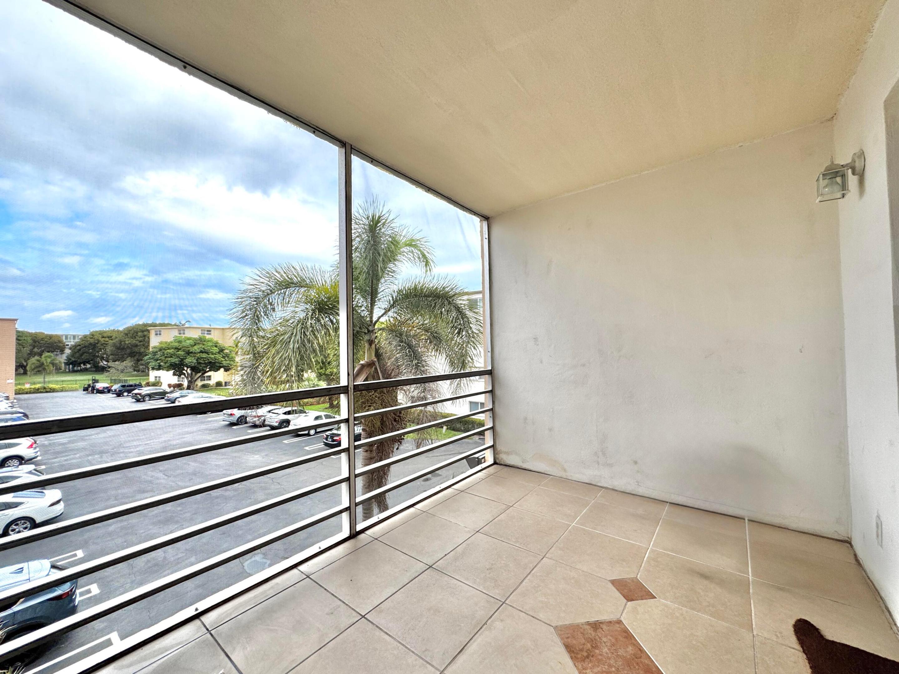 VILLAGE ROYALE - Residential