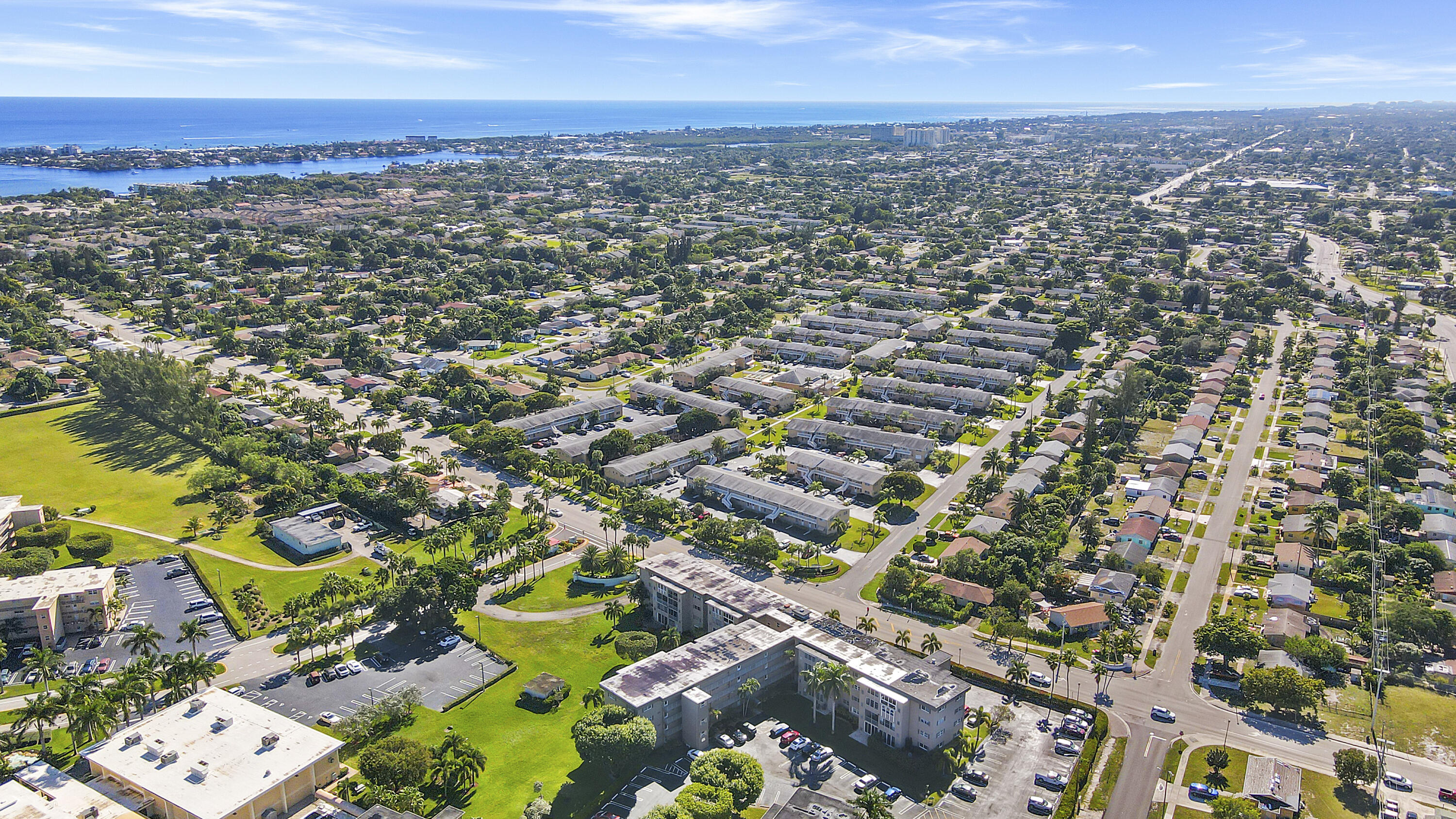 VILLAGE ROYALE - Residential