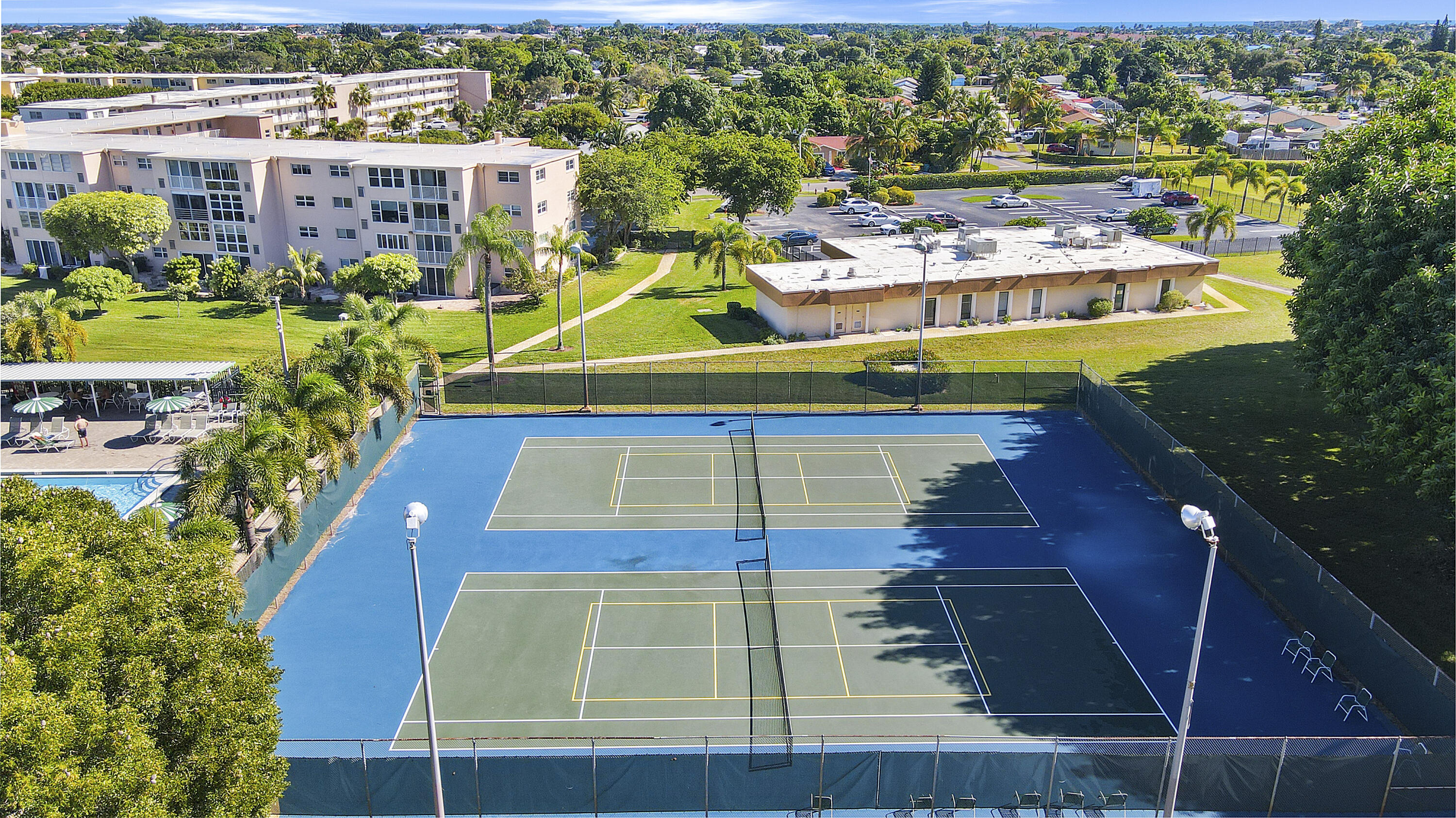VILLAGE ROYALE - Residential