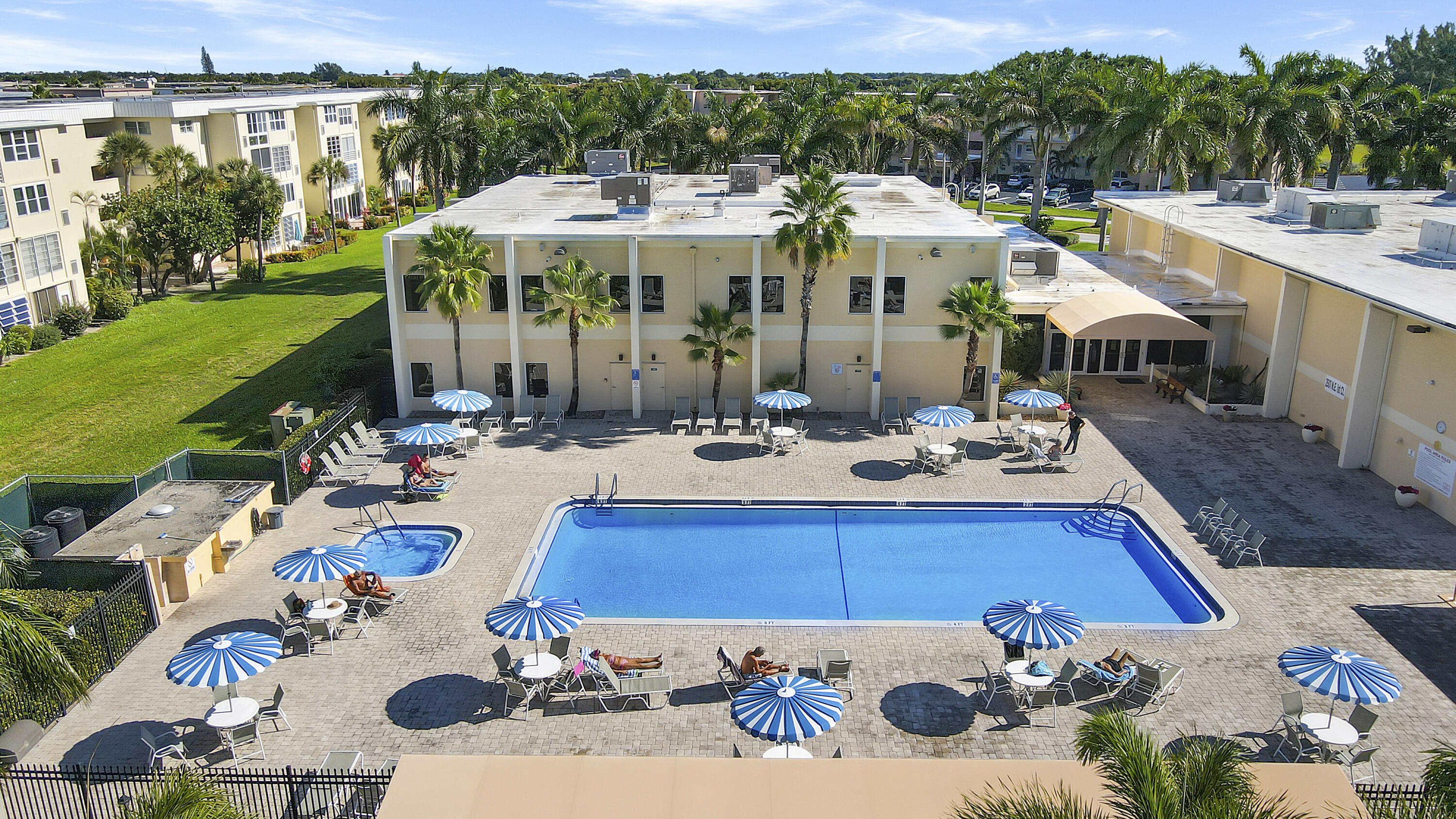 VILLAGE ROYALE - Residential