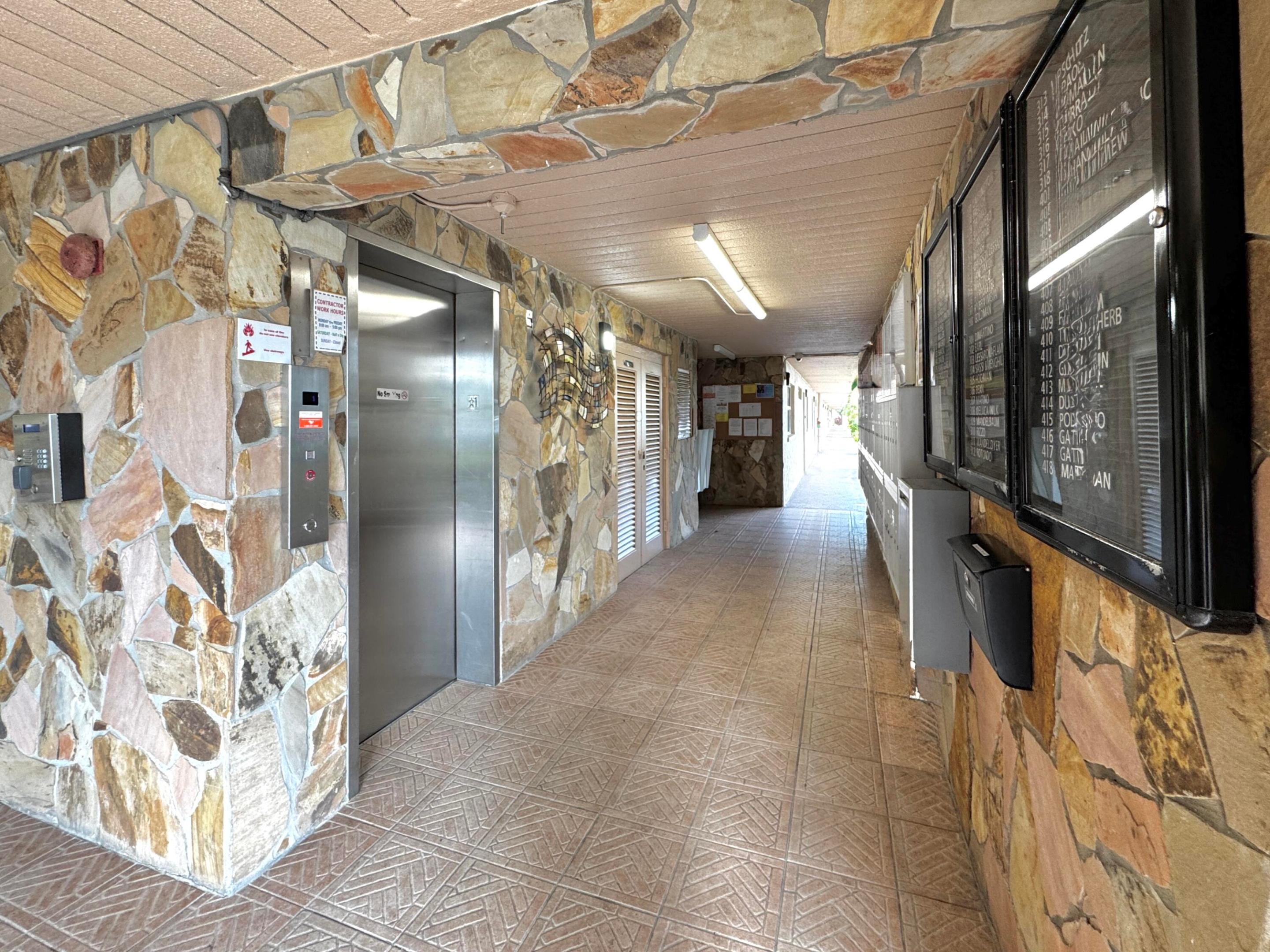 VILLAGE ROYALE - Residential