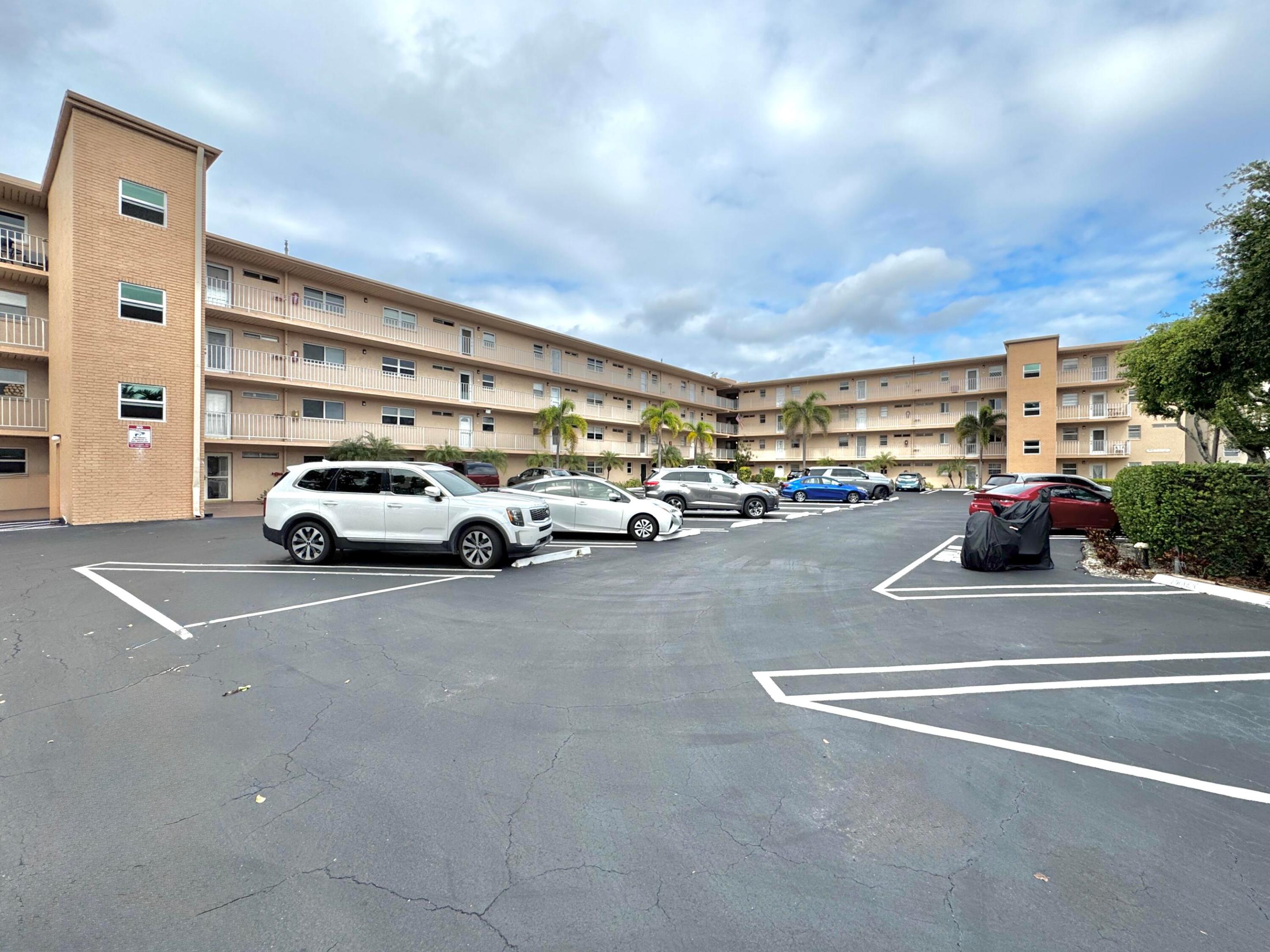 VILLAGE ROYALE - Residential