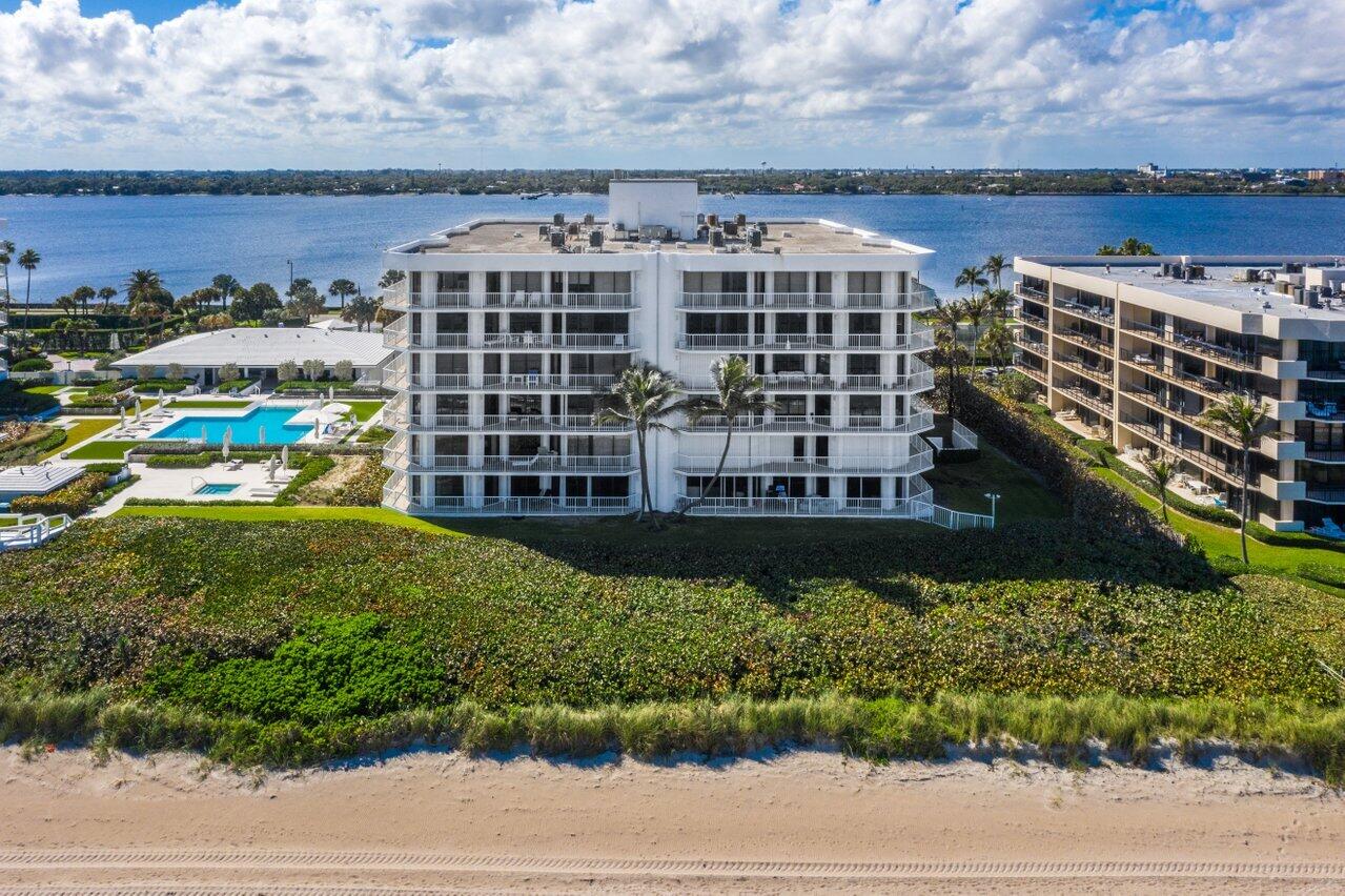 ENCLAVE OF PALM BEACH COND DECL FILED 2-12-85 IN - Residential