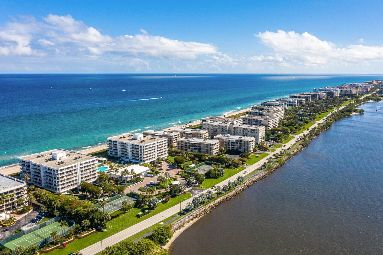 ENCLAVE OF PALM BEACH COND DECL FILED 2-12-85 IN - Residential