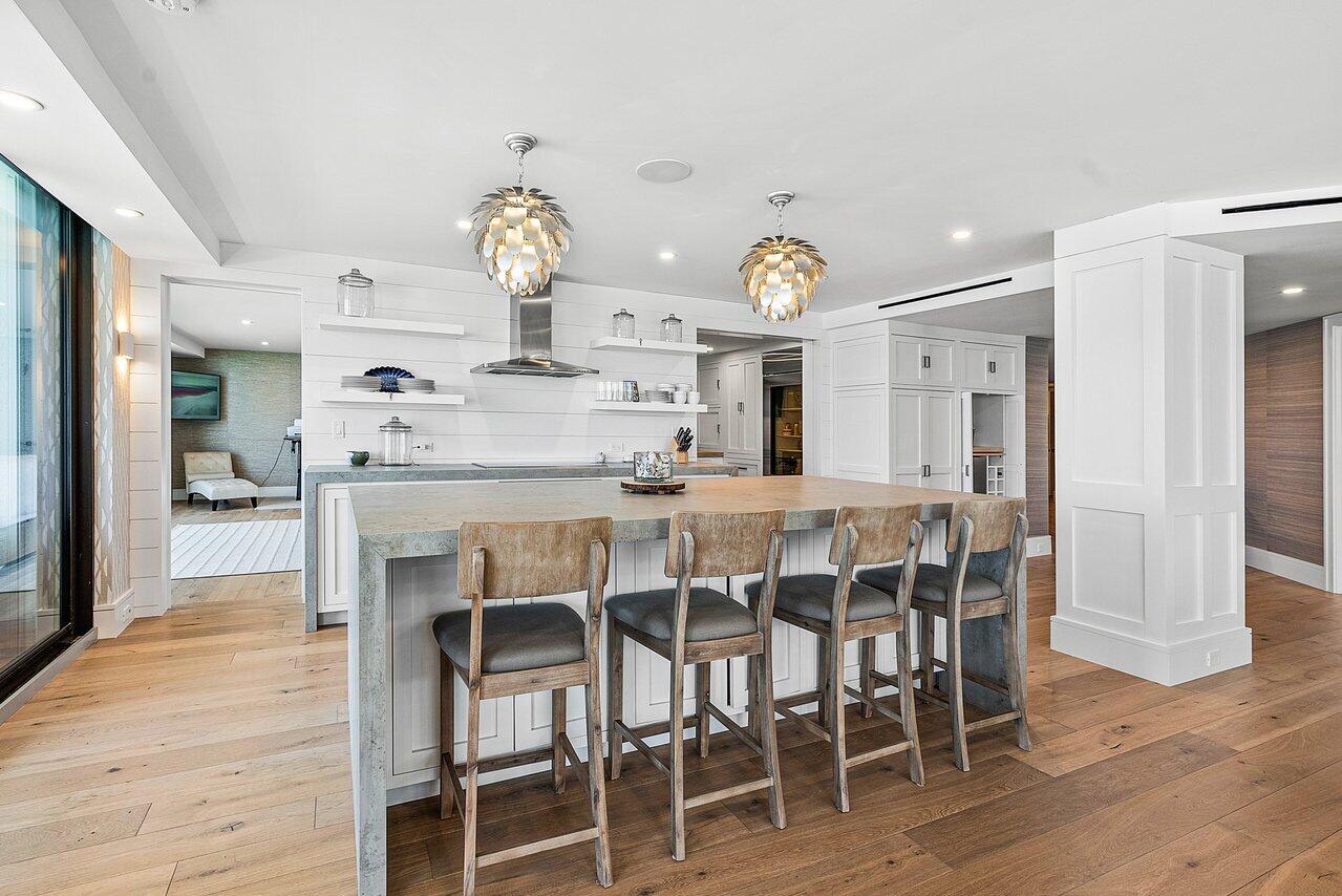 ENCLAVE OF PALM BEACH COND DECL FILED 2-12-85 IN - Residential
