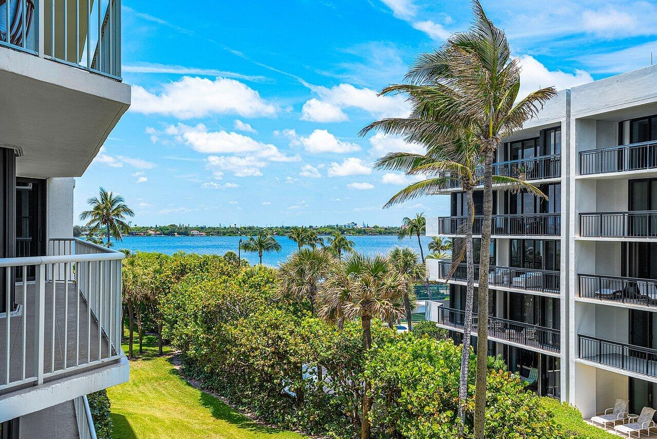 ENCLAVE OF PALM BEACH COND DECL FILED 2-12-85 IN - Residential