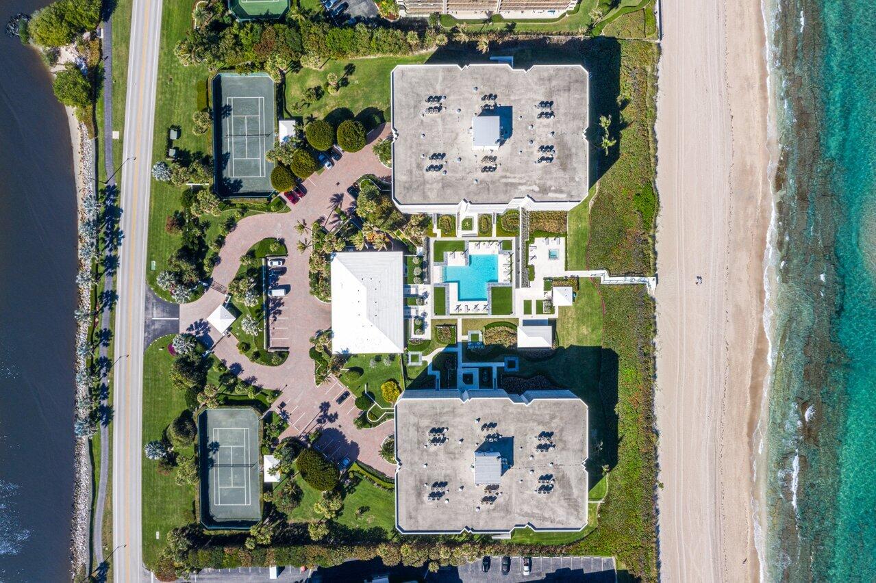 ENCLAVE OF PALM BEACH COND DECL FILED 2-12-85 IN - Residential