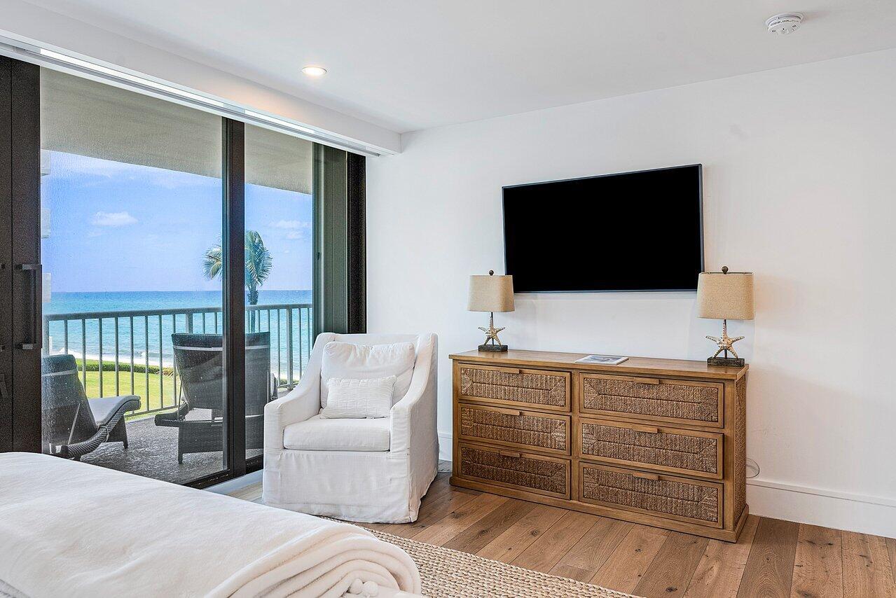 ENCLAVE OF PALM BEACH COND DECL FILED 2-12-85 IN - Residential