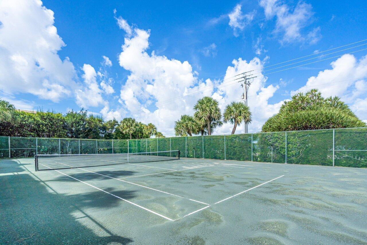ENCLAVE OF PALM BEACH COND DECL FILED 2-12-85 IN - Residential