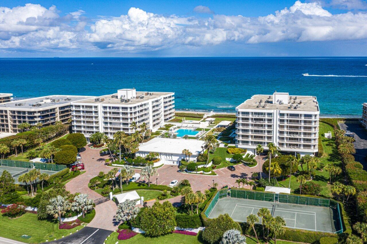 ENCLAVE OF PALM BEACH COND DECL FILED 2-12-85 IN - Residential