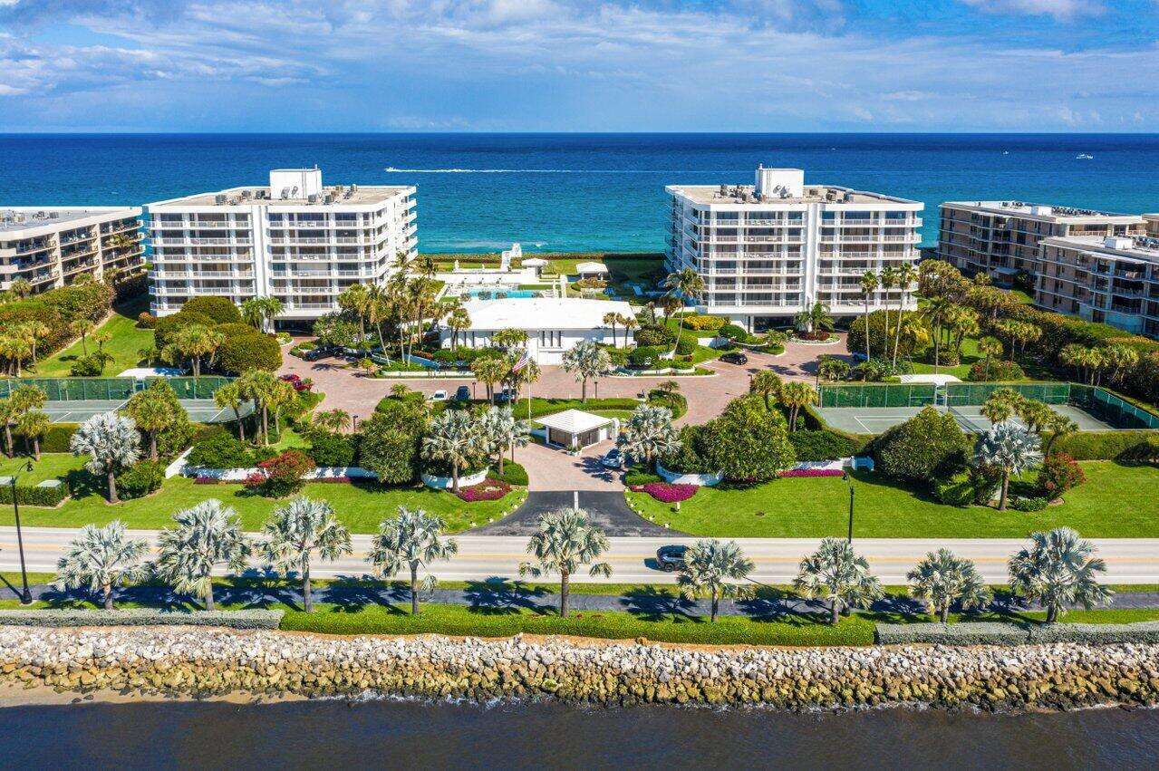 ENCLAVE OF PALM BEACH COND DECL FILED 2-12-85 IN - Residential