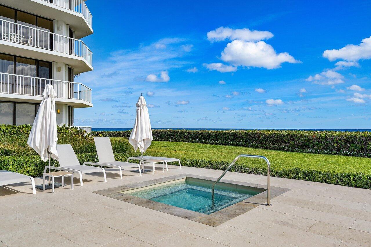 ENCLAVE OF PALM BEACH COND DECL FILED 2-12-85 IN - Residential