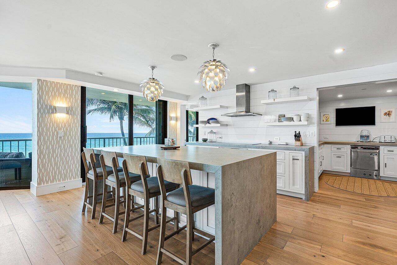 ENCLAVE OF PALM BEACH COND DECL FILED 2-12-85 IN - Residential
