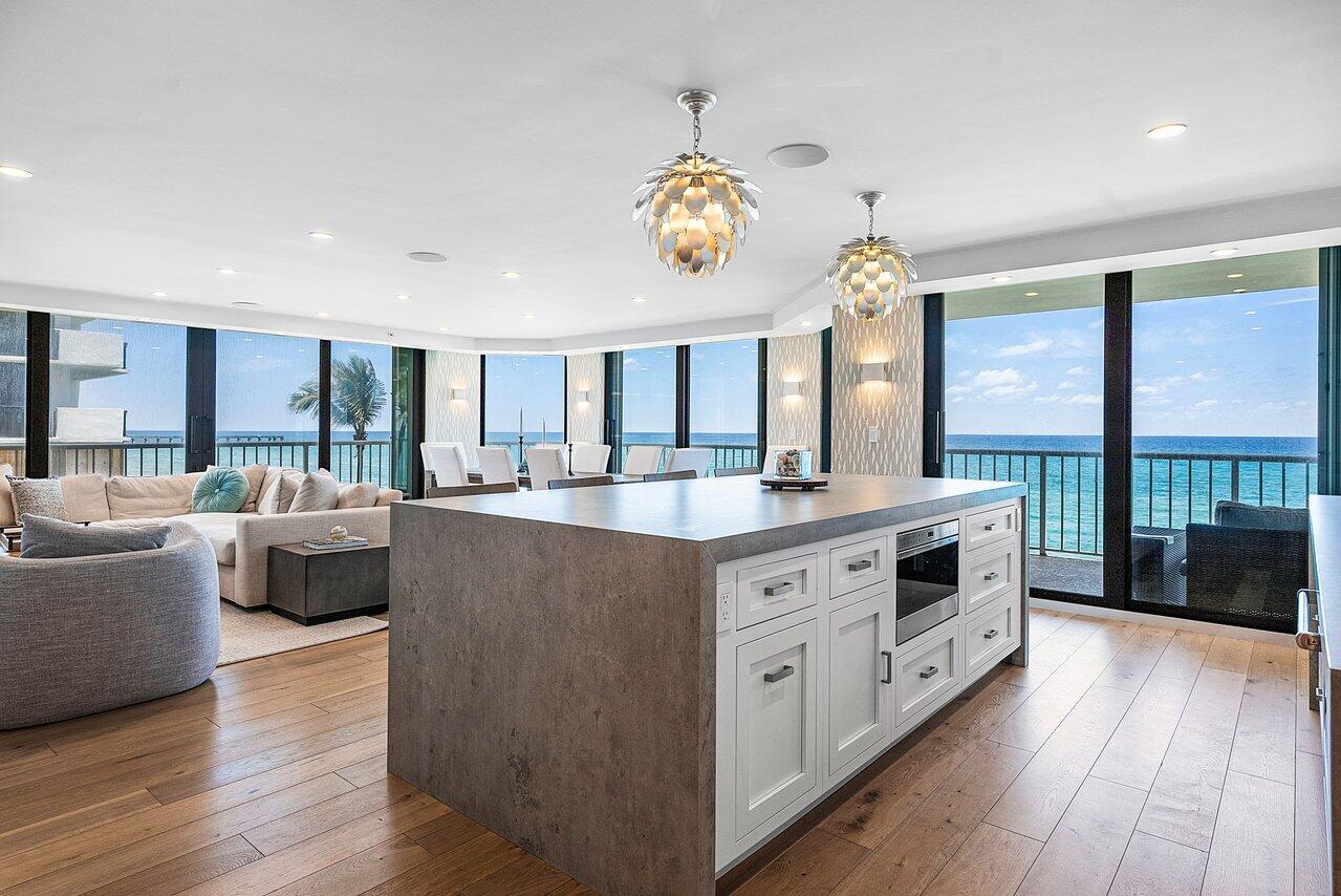 ENCLAVE OF PALM BEACH COND DECL FILED 2-12-85 IN - Residential