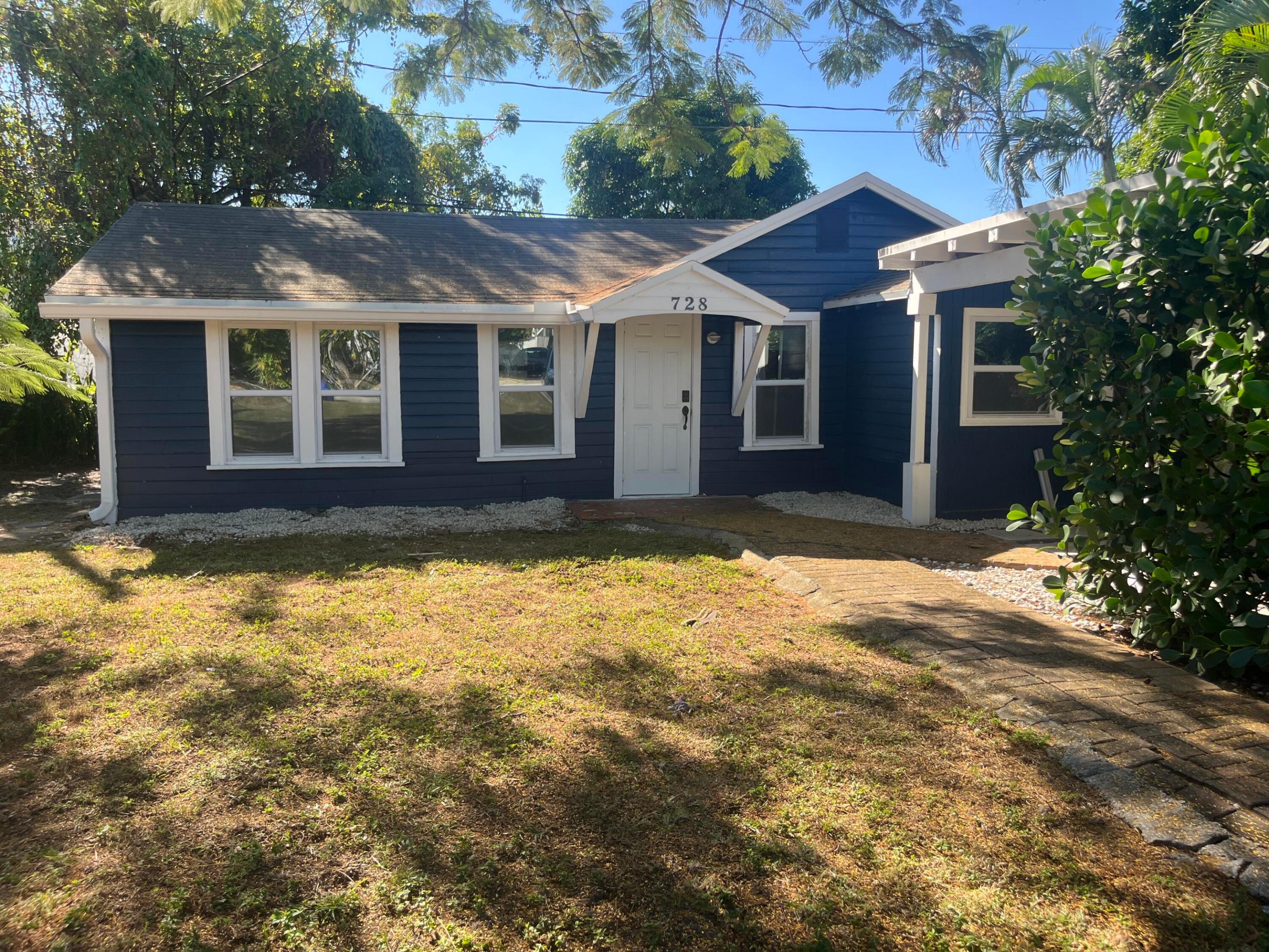 2 Bed, 1 Bath with large patio / yard in the heart of WPB.  Pet friendly, No Carpet. Max lease period is 6-7 months. Includes yard maintenance.
