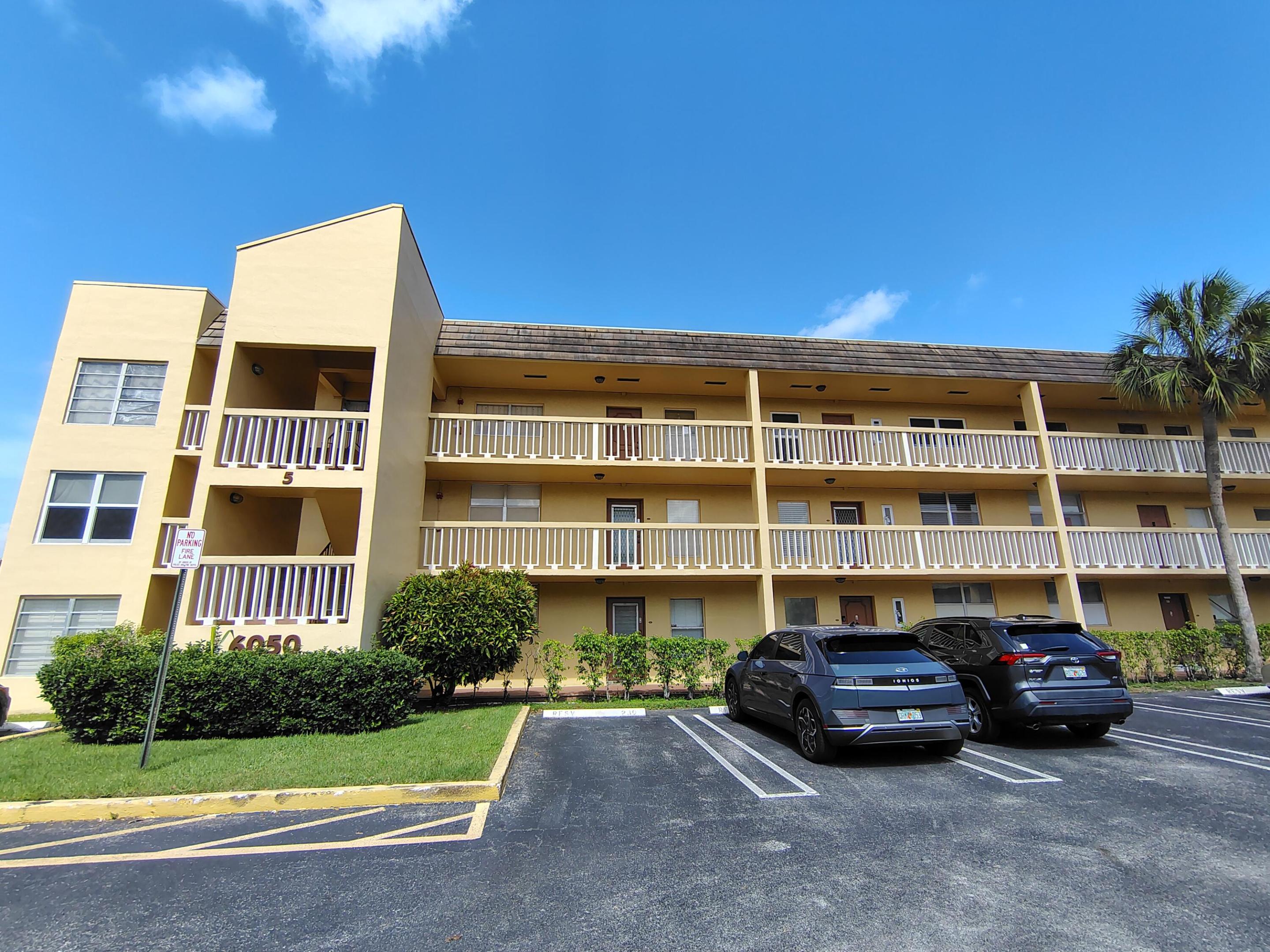 Bermuda Club Handyman Special. Ground floor with water views! 2 bed/2 bath Condo. 55+ Community (at least 1 occupant). Primary bedroom and living area face the lake with peaceful water views. Both bedrooms have walk in closets. Extended patio/Florida room with views of the lake. New water heater installed July 2026. Bermuda Club amenities include multiple pools, tennis, clubhouse, gym, and more. Easy access to shopping, restaurants, and public transportation. This property is being sold AS-IS/where is.