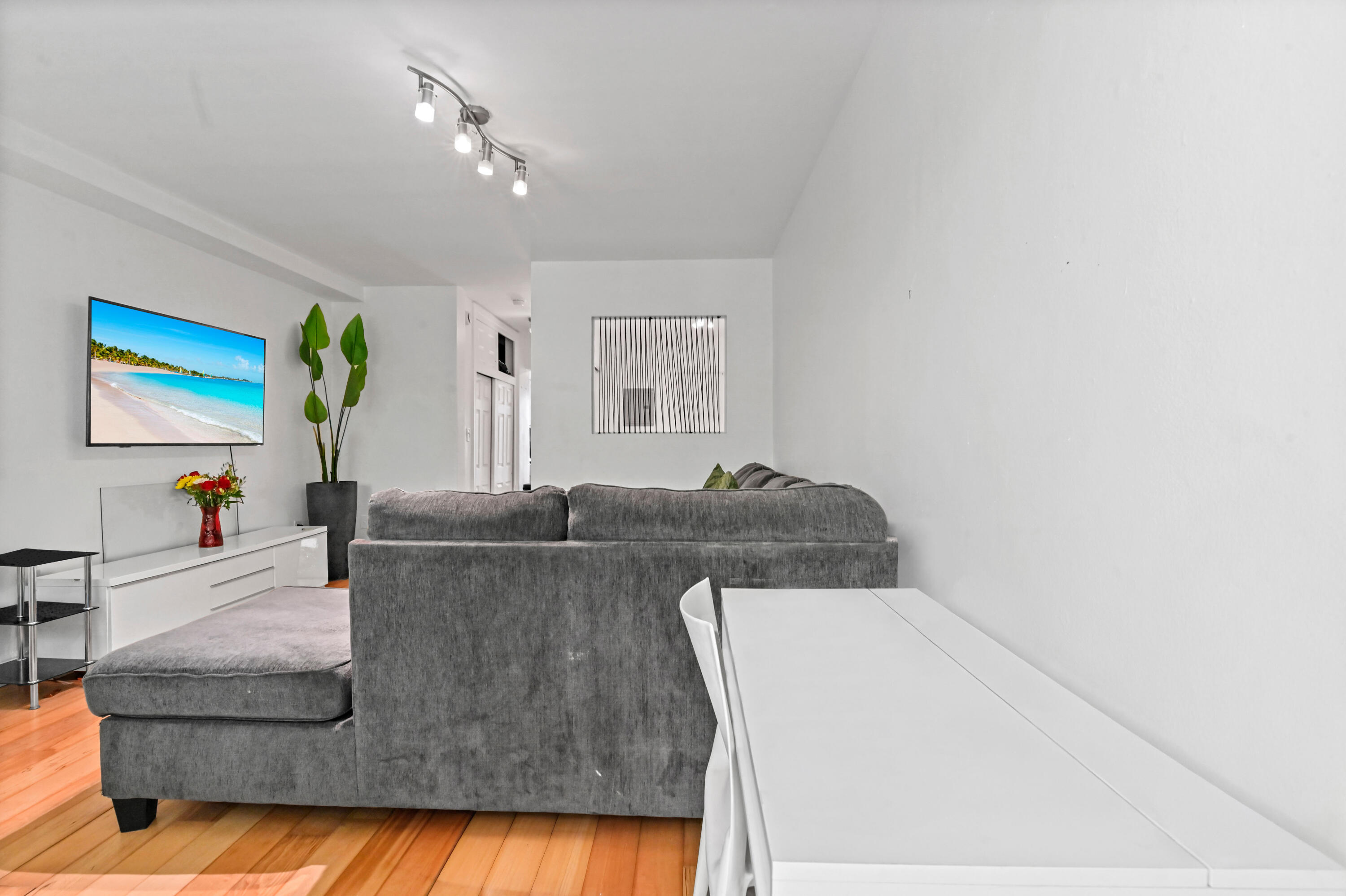 THE MERIDIAN - Residential