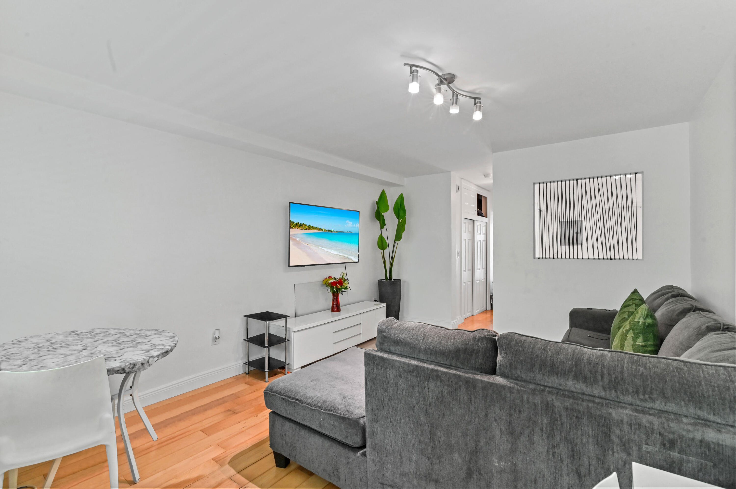 THE MERIDIAN - Residential