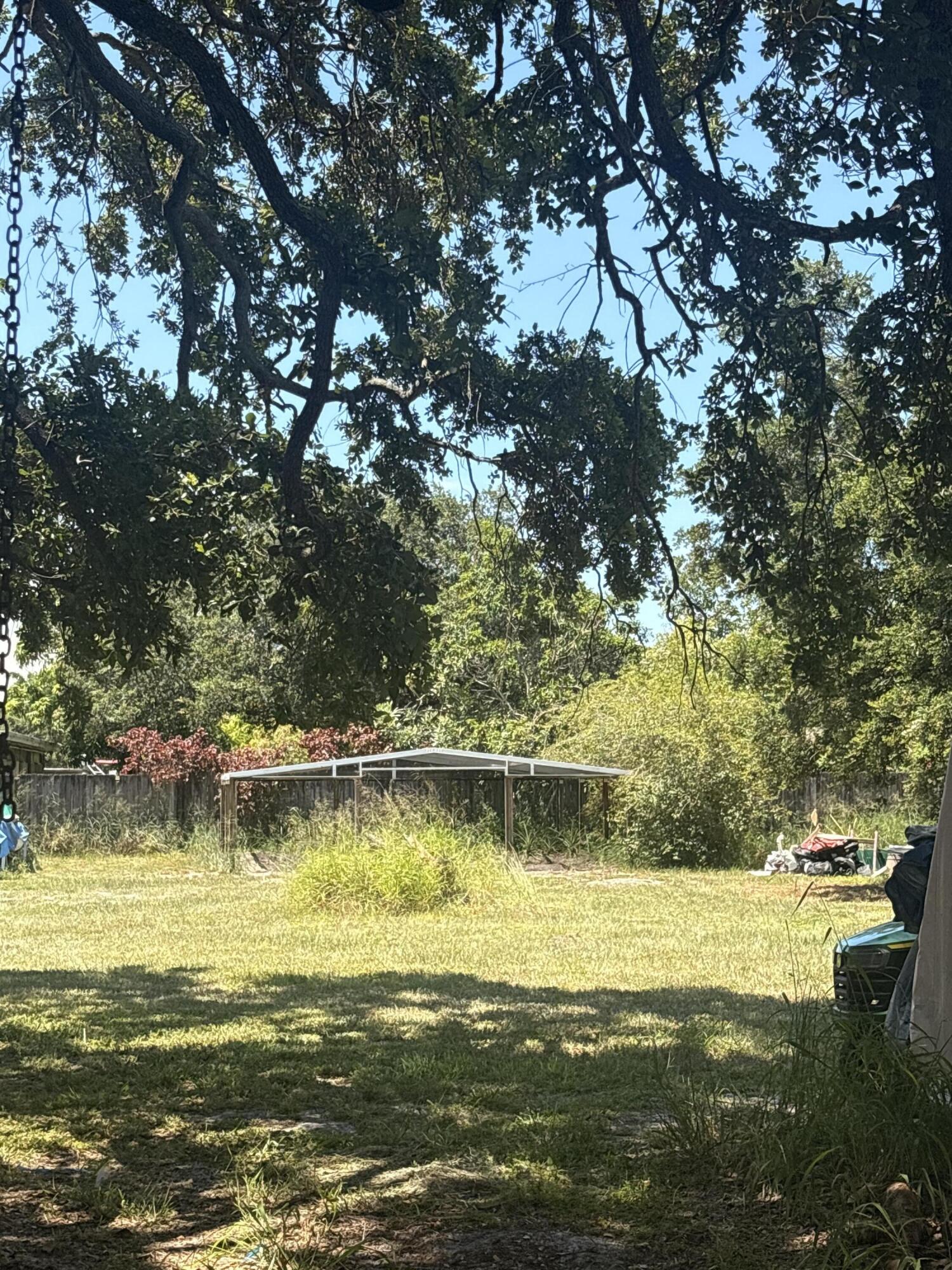 HOLLYWOOD COUNTRY ESTATES - Residential