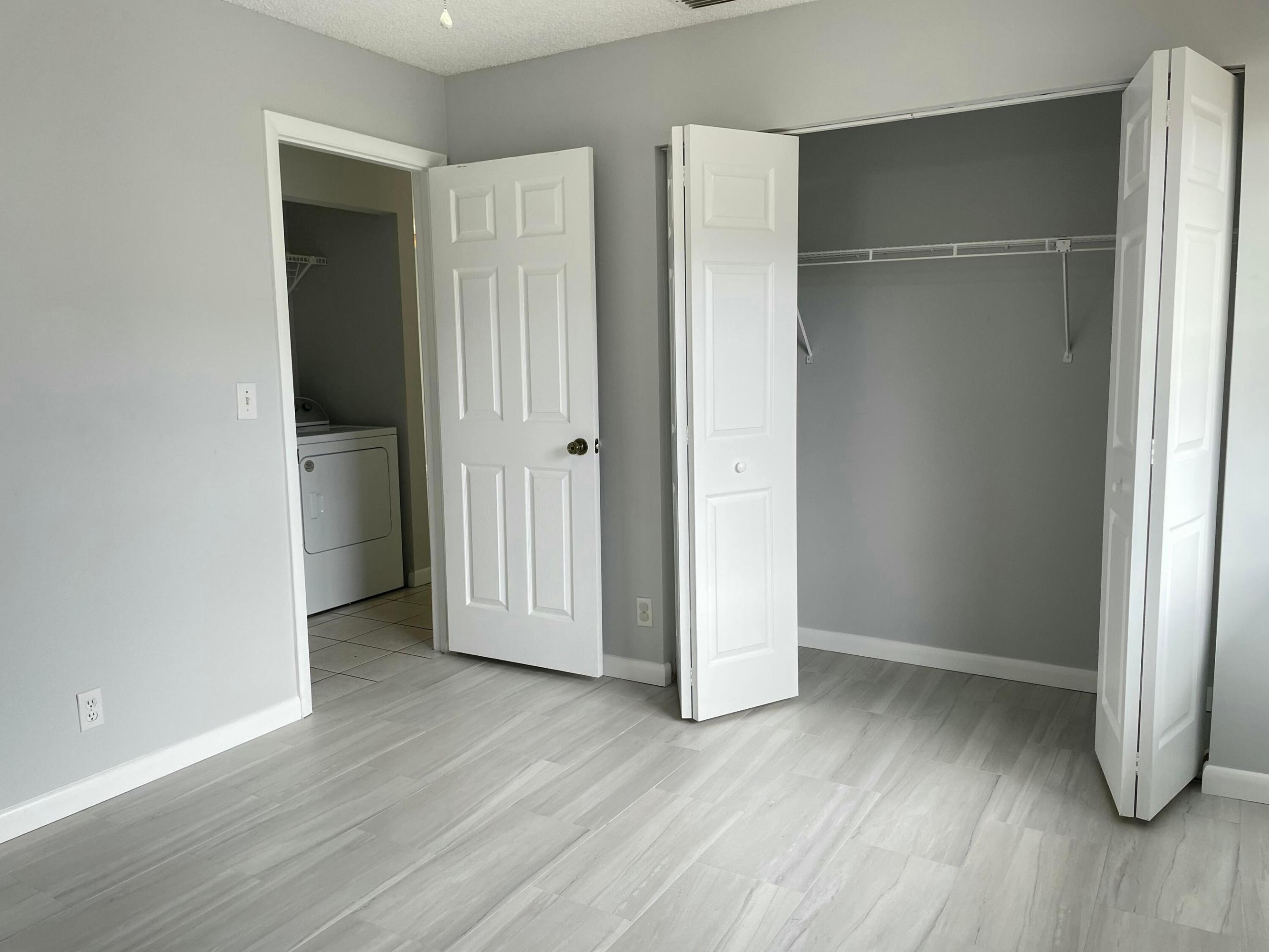 COUNTRY LAKE - Residential Lease