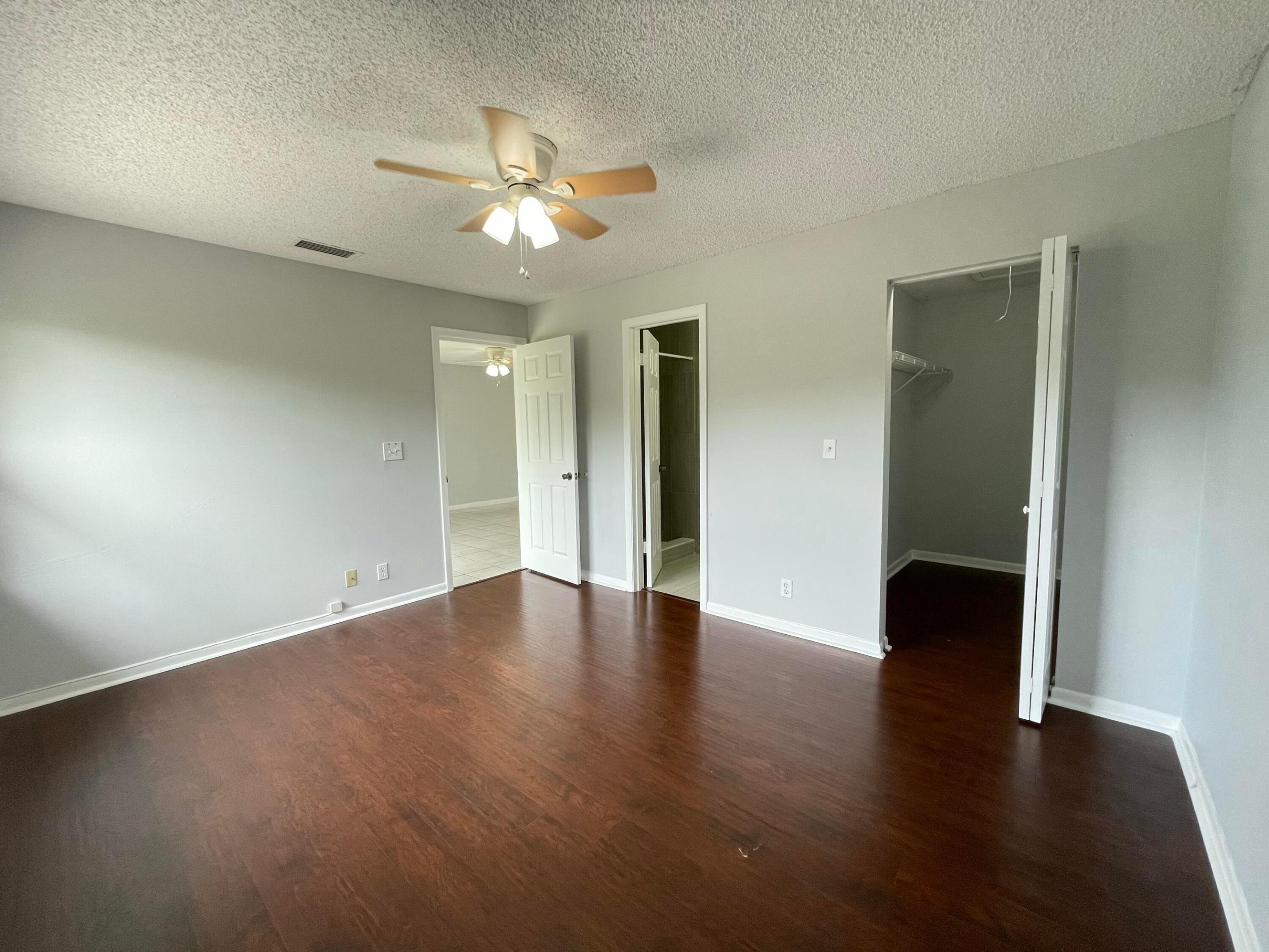 COUNTRY LAKE - Residential Lease