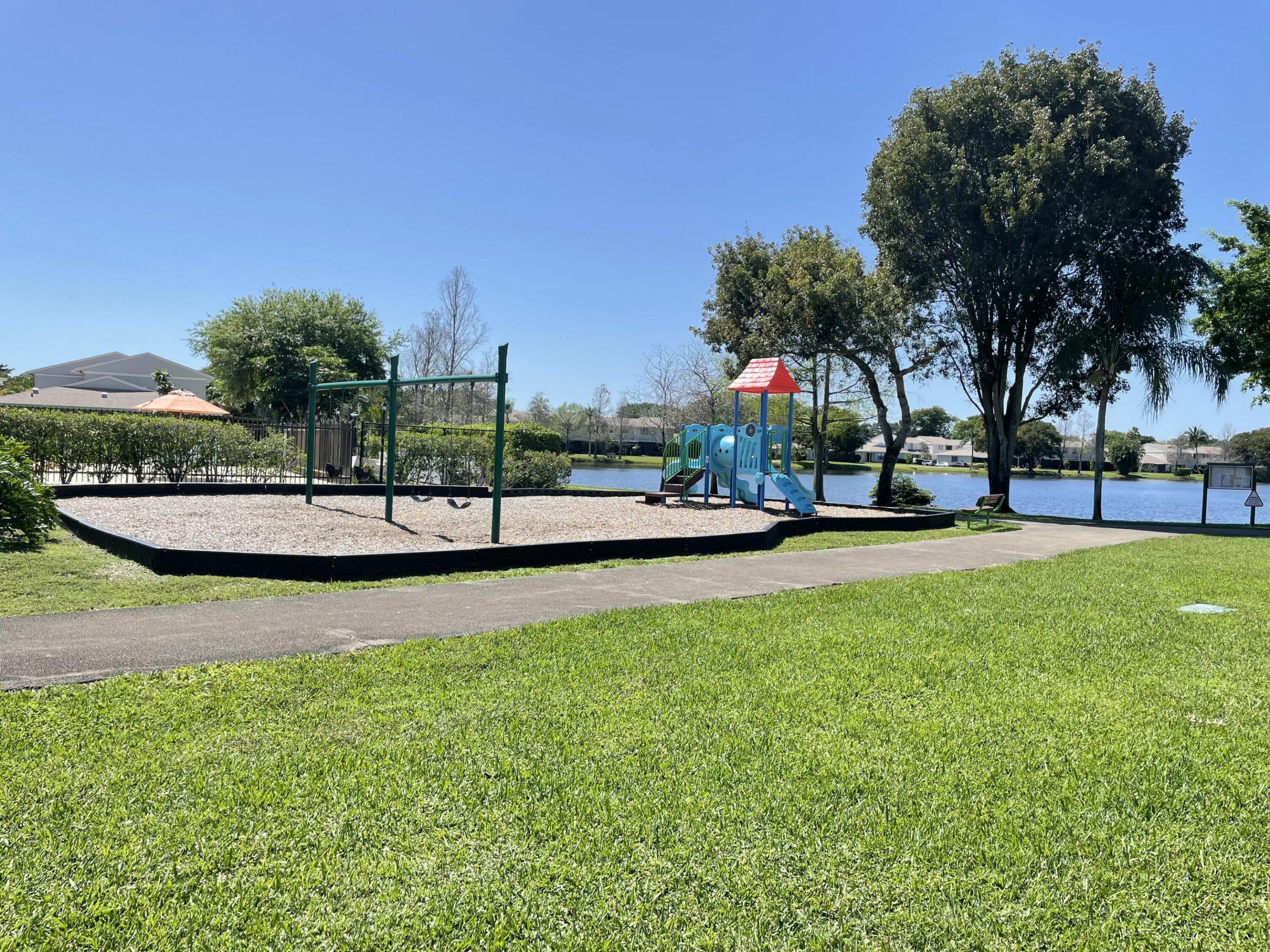 COUNTRY LAKE - Residential Lease