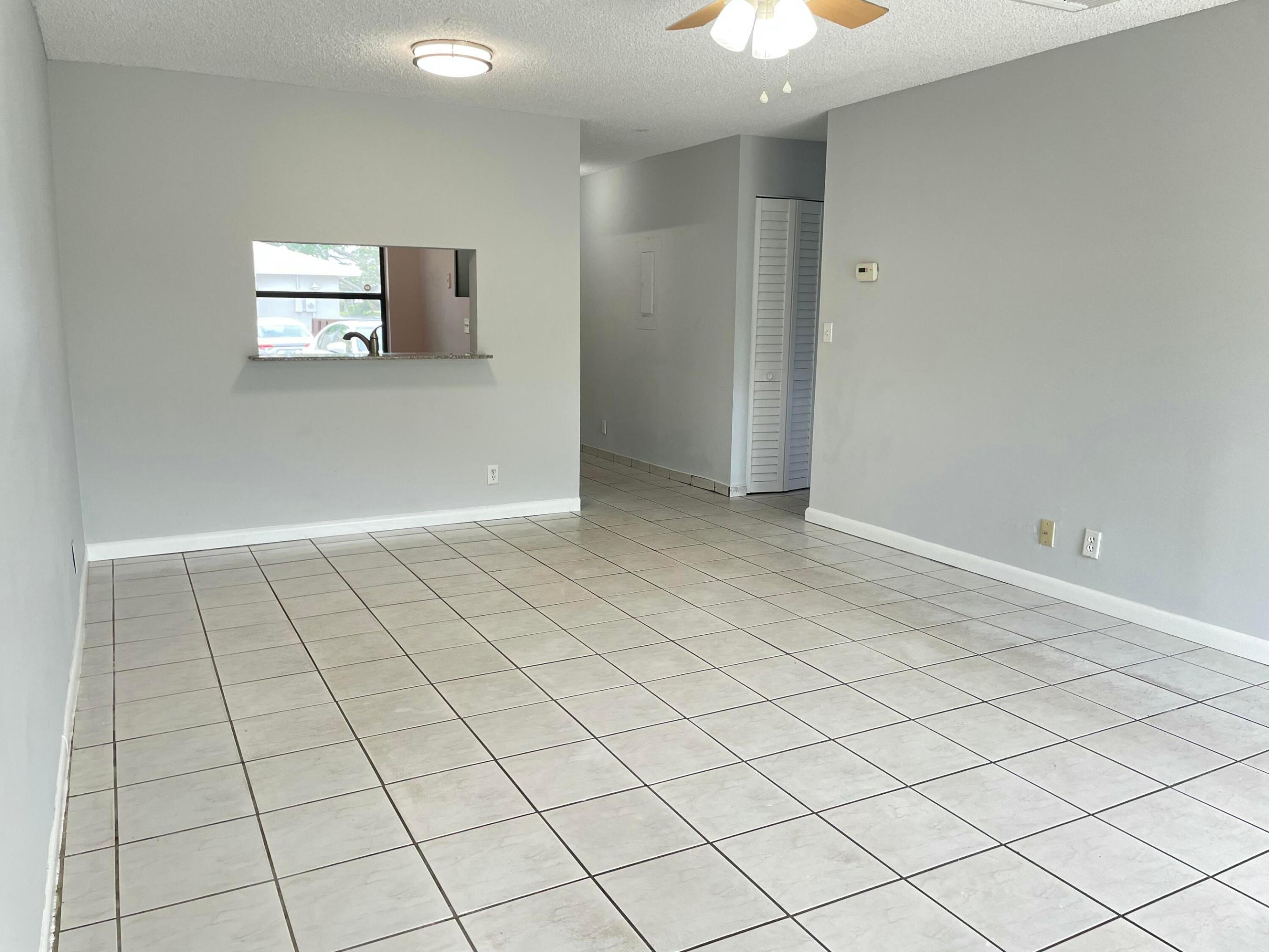 COUNTRY LAKE - Residential Lease