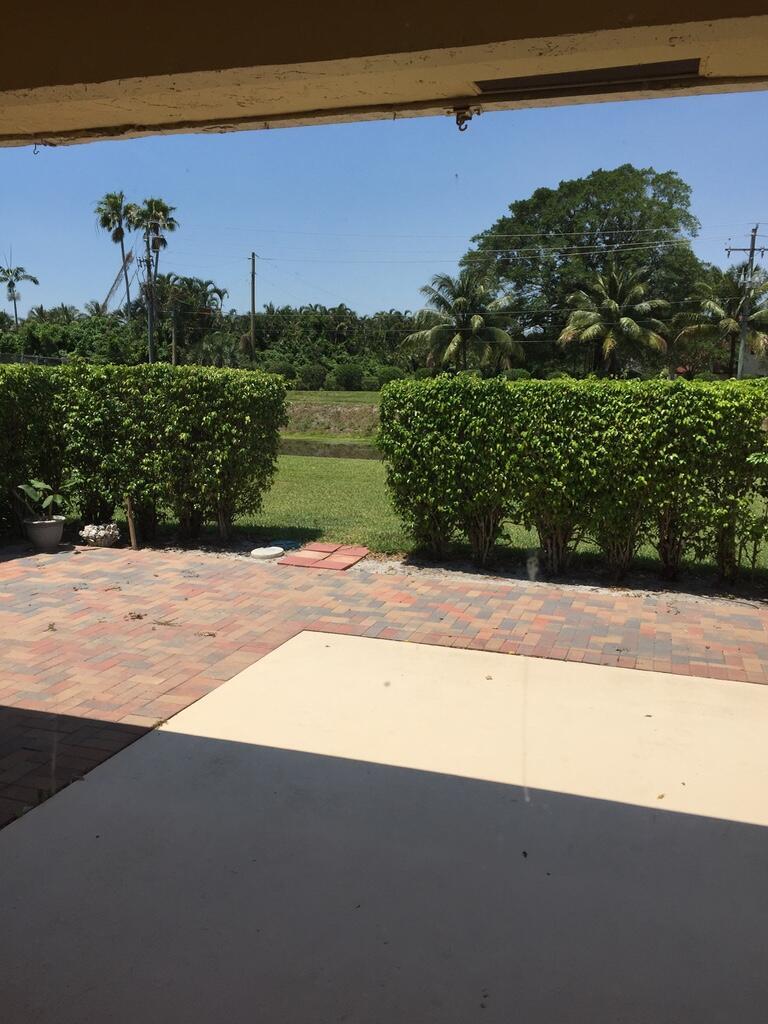 COUNTRY LAKE - Residential Lease