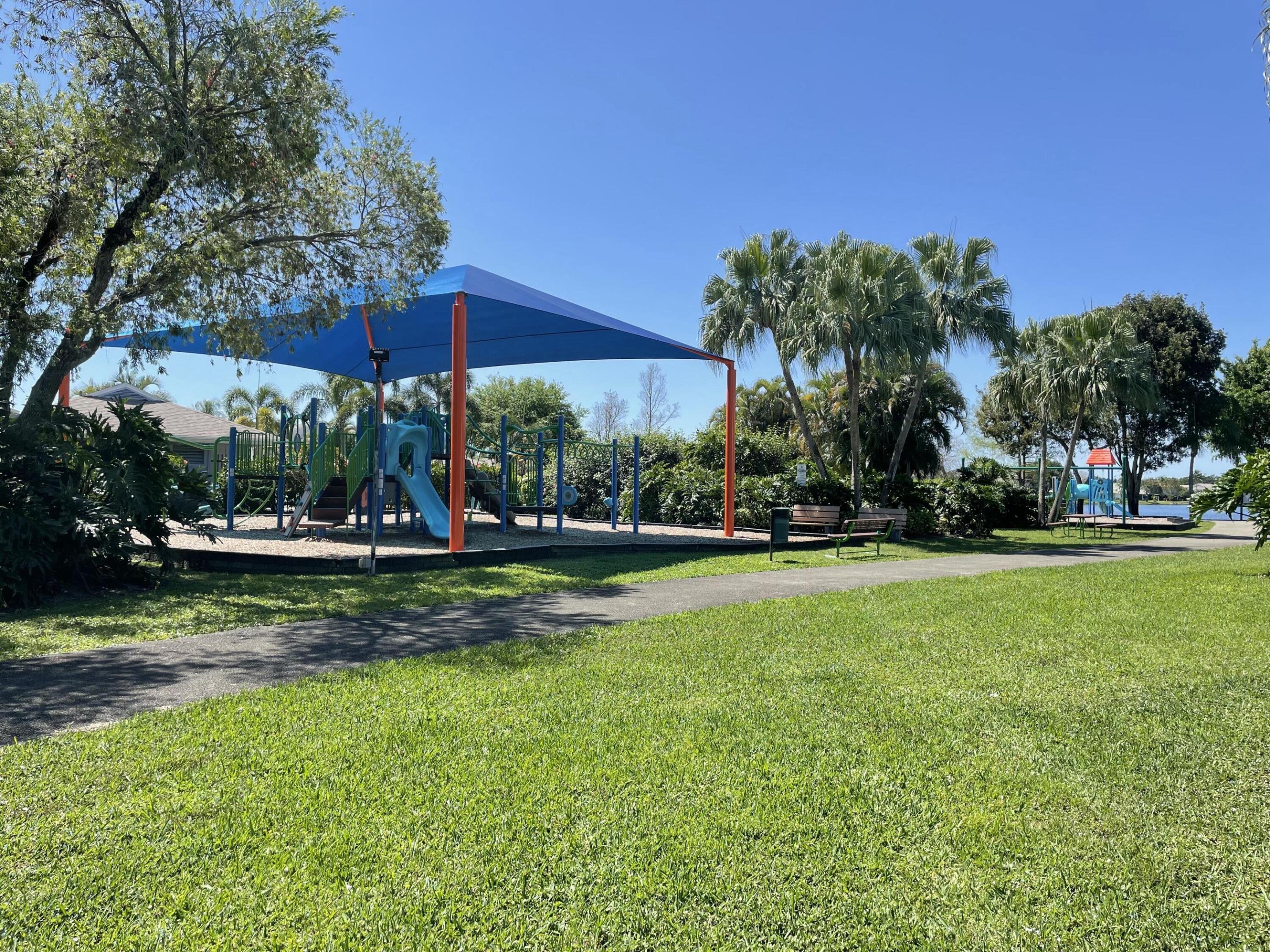 COUNTRY LAKE - Residential Lease