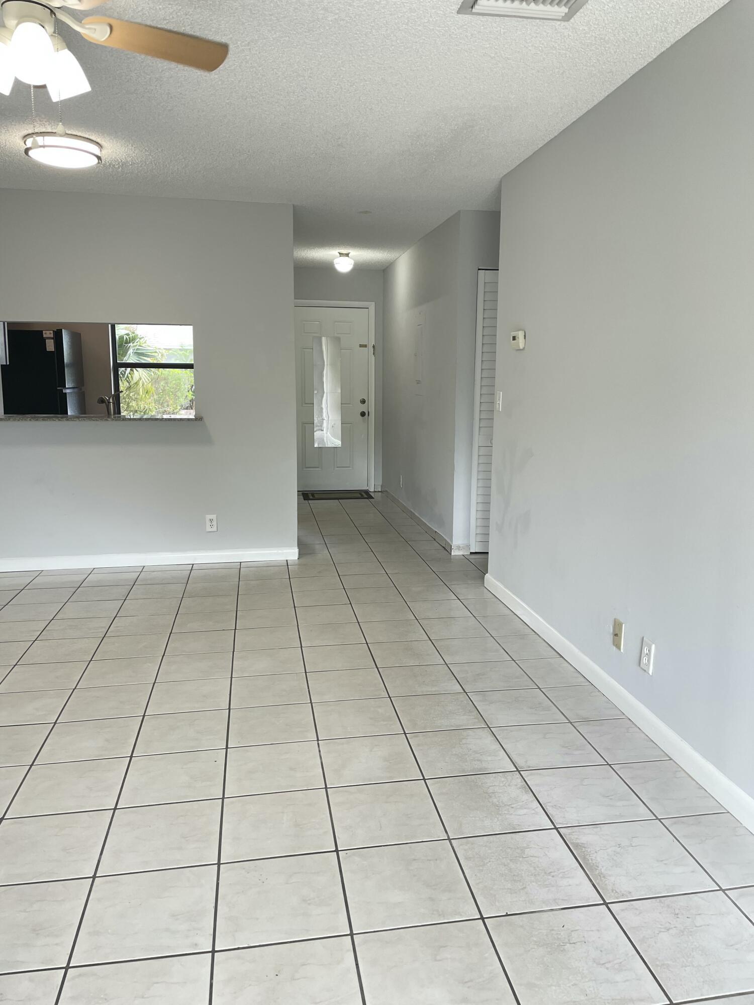 COUNTRY LAKE - Residential Lease