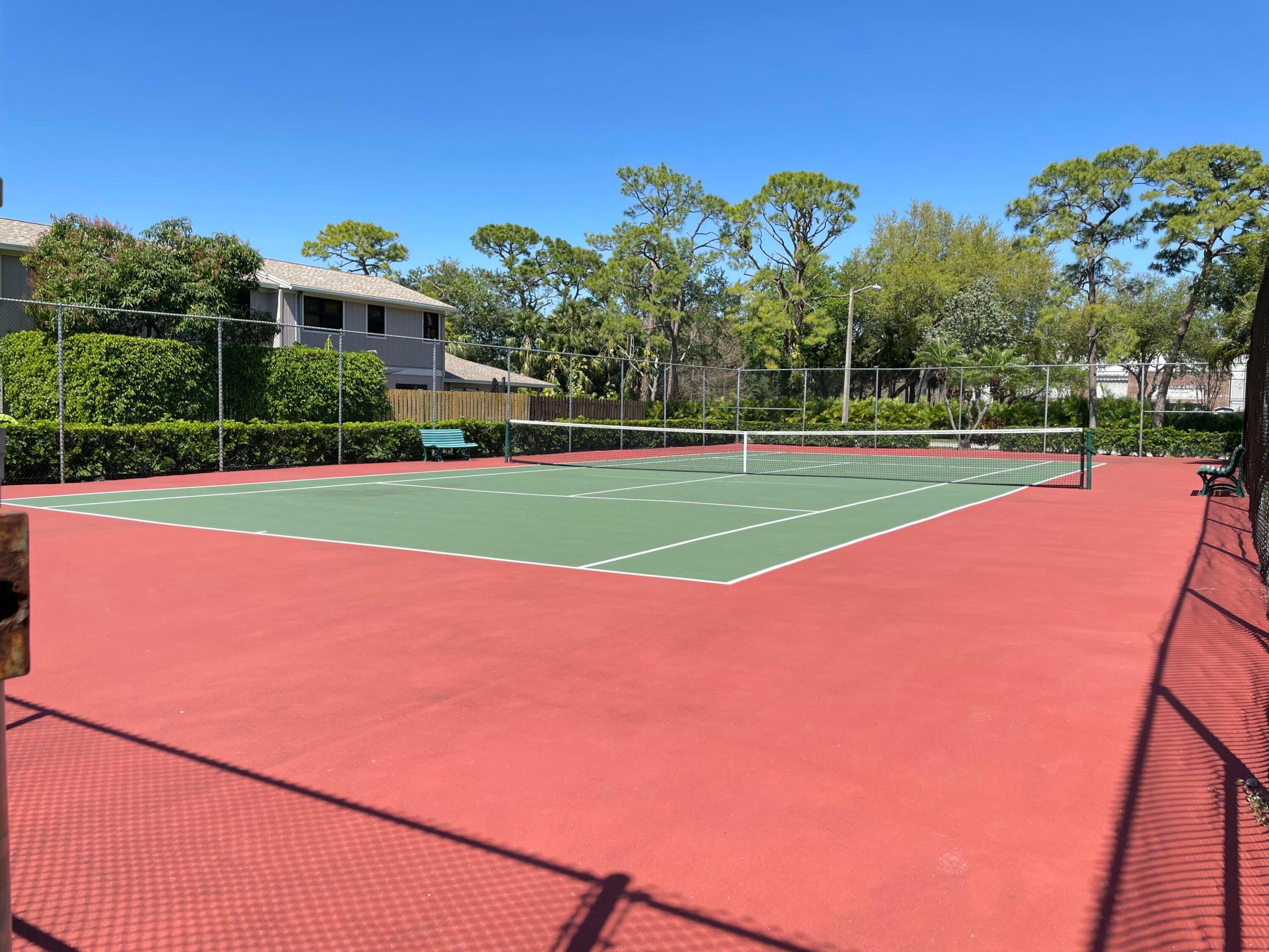 COUNTRY LAKE - Residential Lease