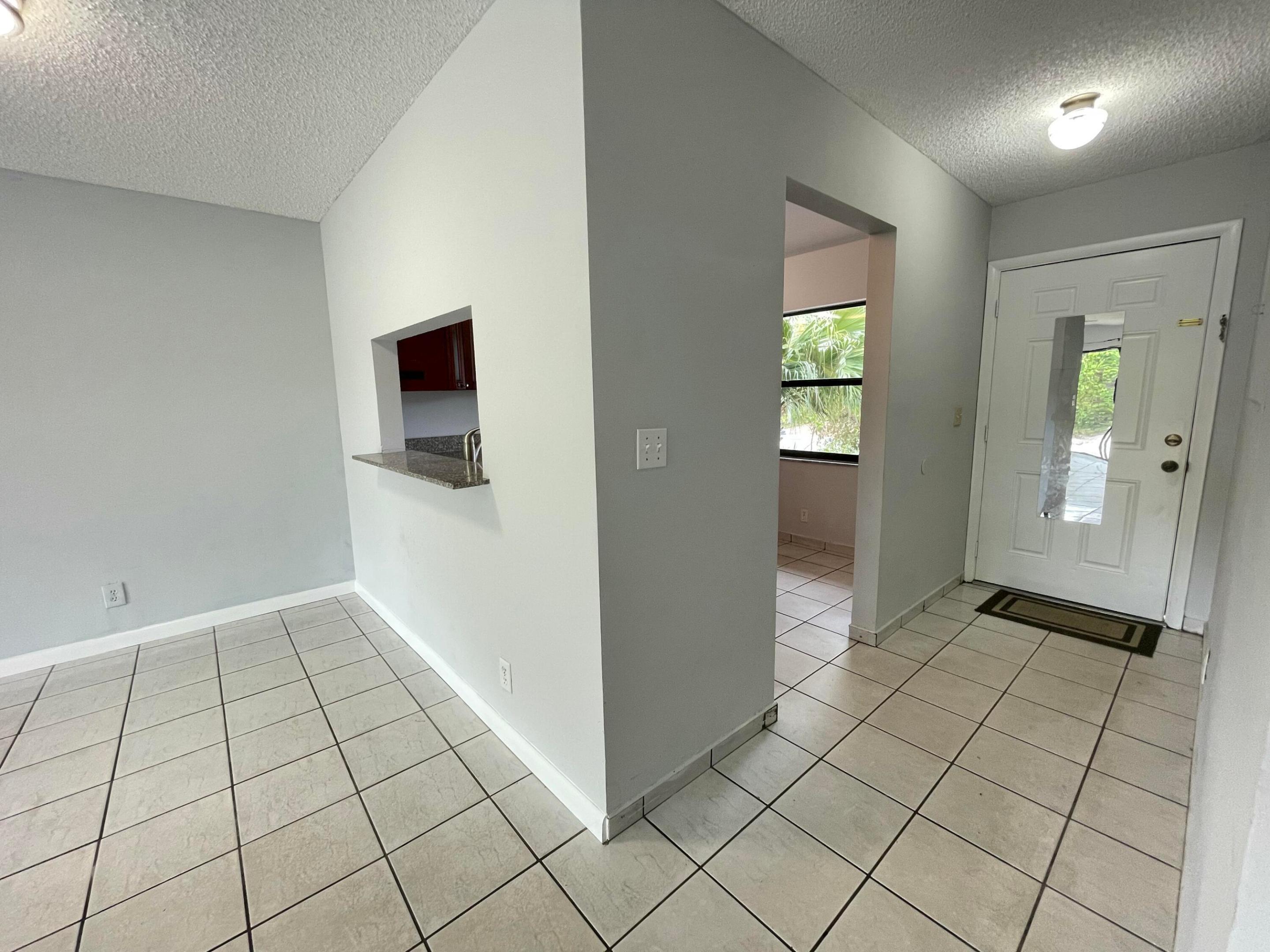 COUNTRY LAKE - Residential Lease