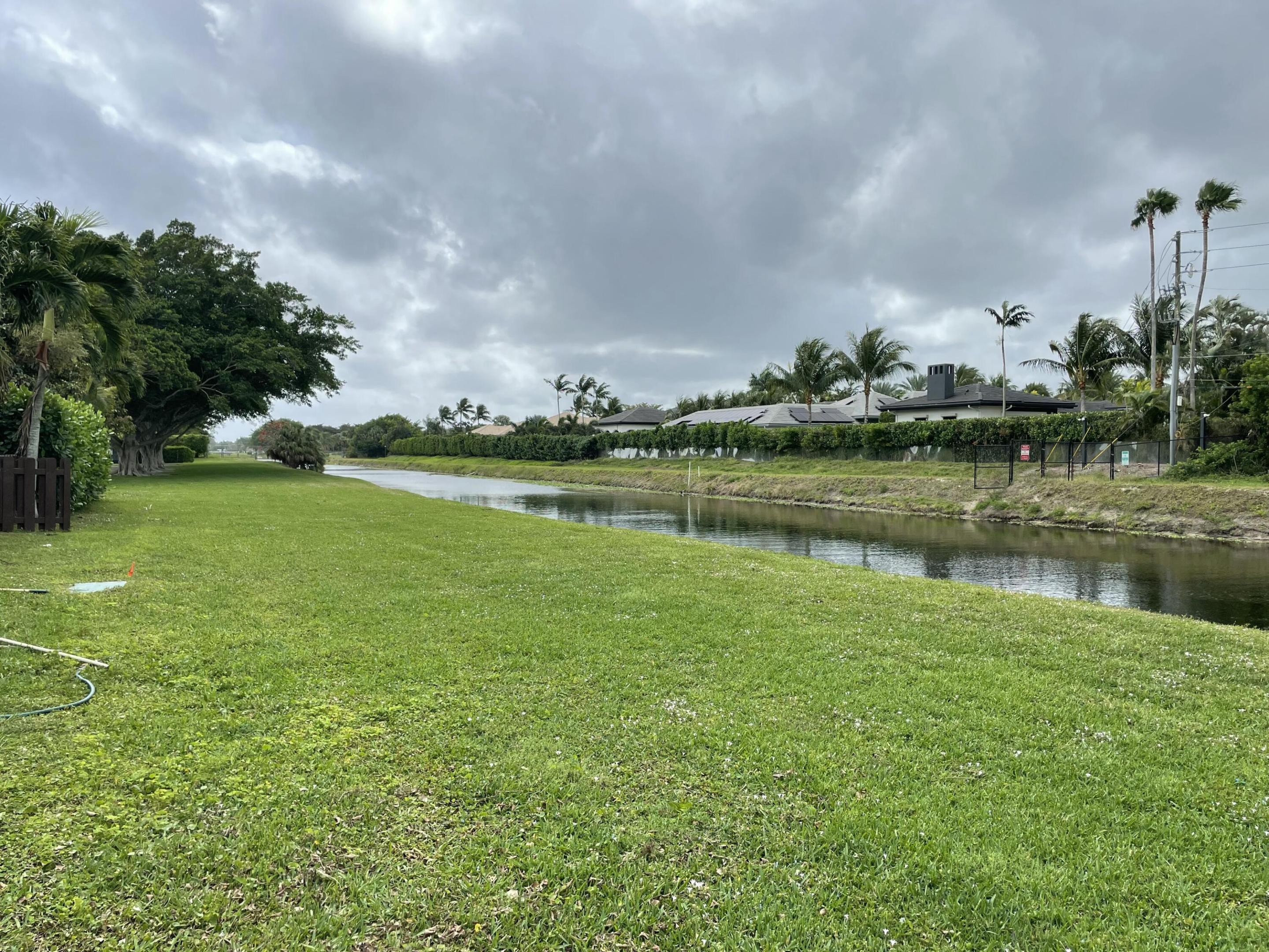 COUNTRY LAKE - Residential Lease