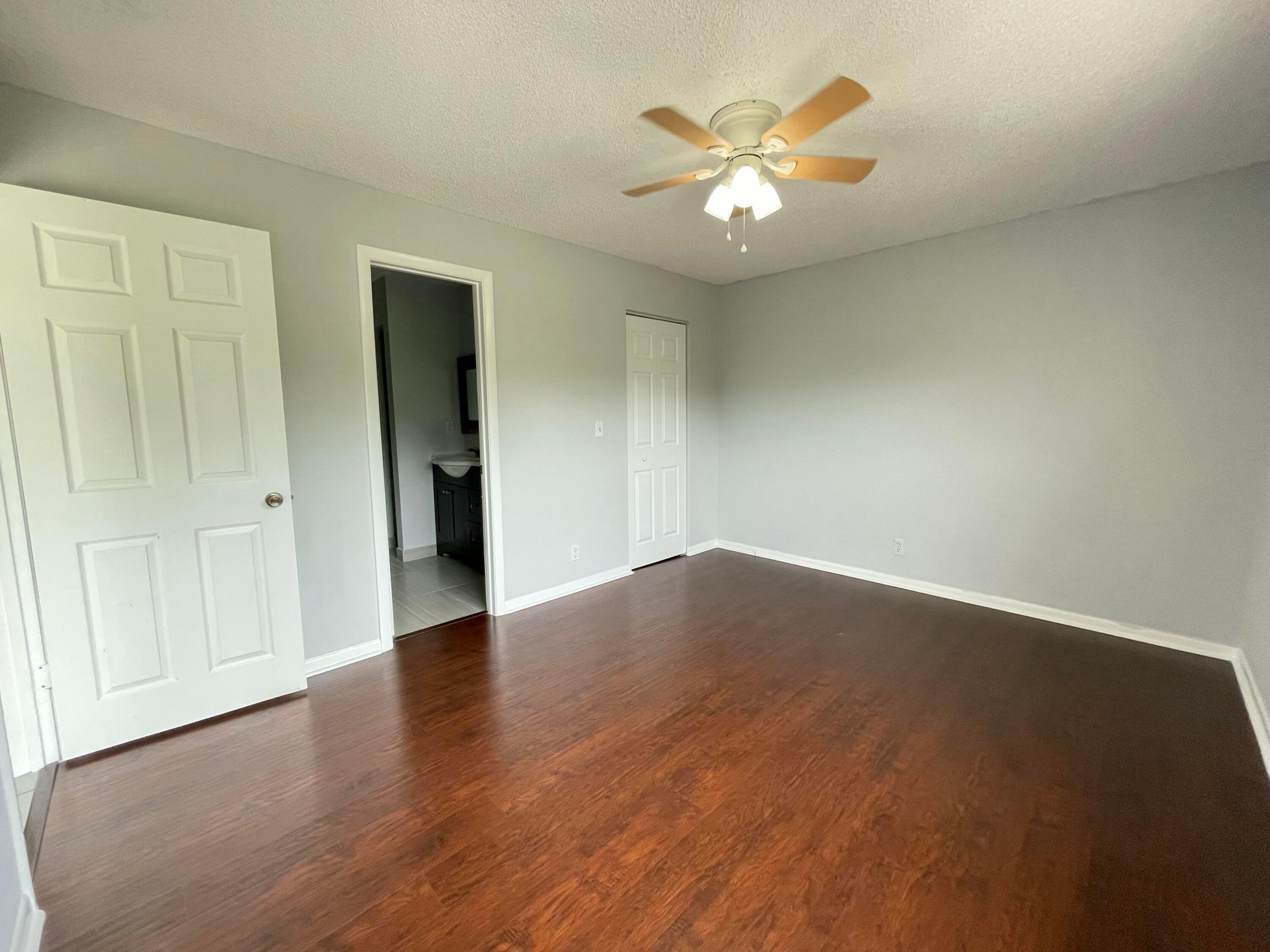COUNTRY LAKE - Residential Lease