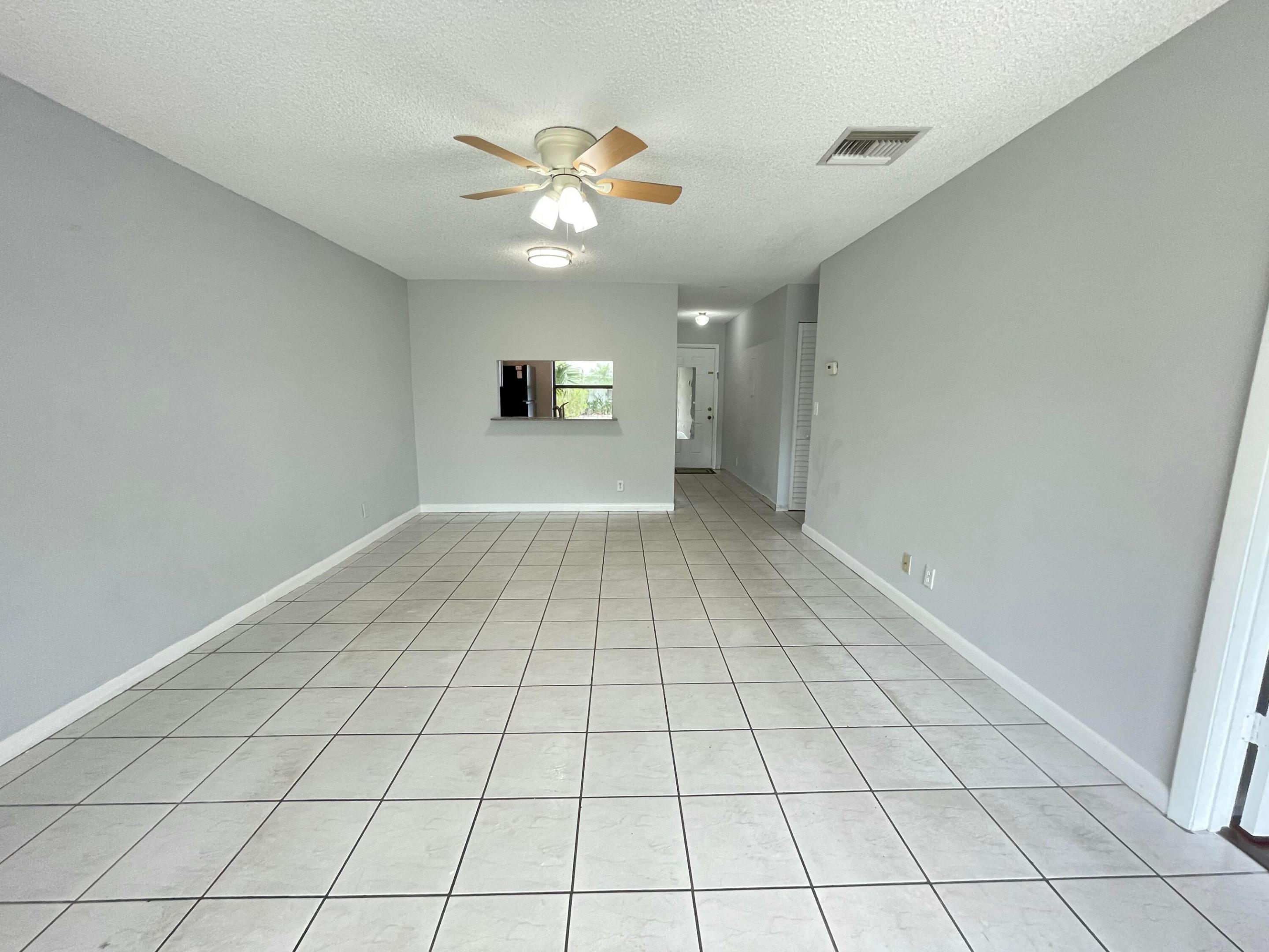 COUNTRY LAKE - Residential Lease