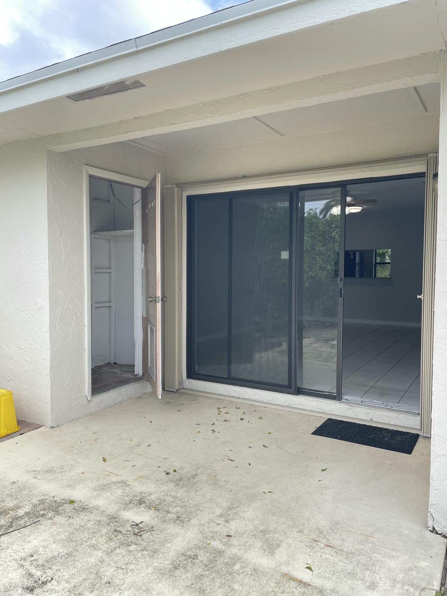 COUNTRY LAKE - Residential Lease