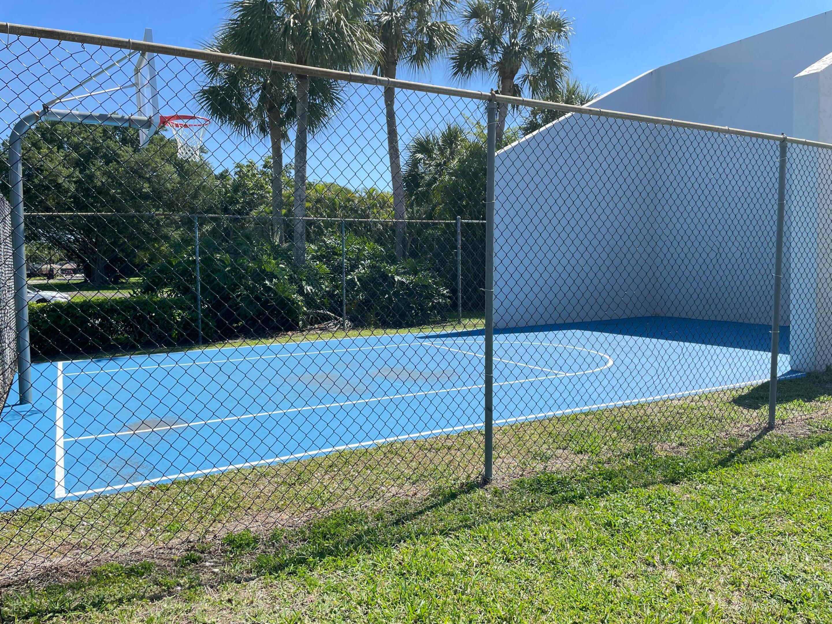 COUNTRY LAKE - Residential Lease