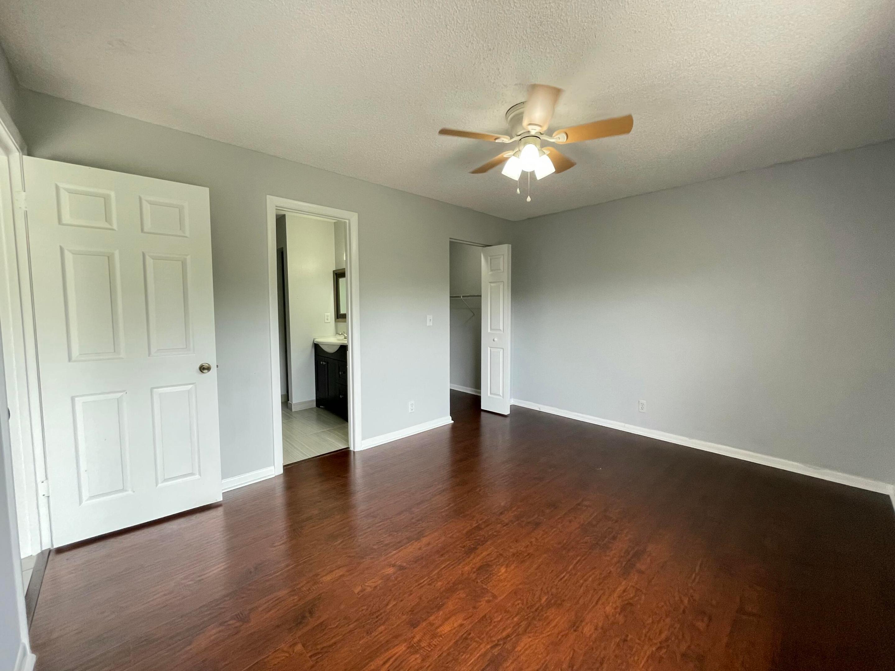 COUNTRY LAKE - Residential Lease