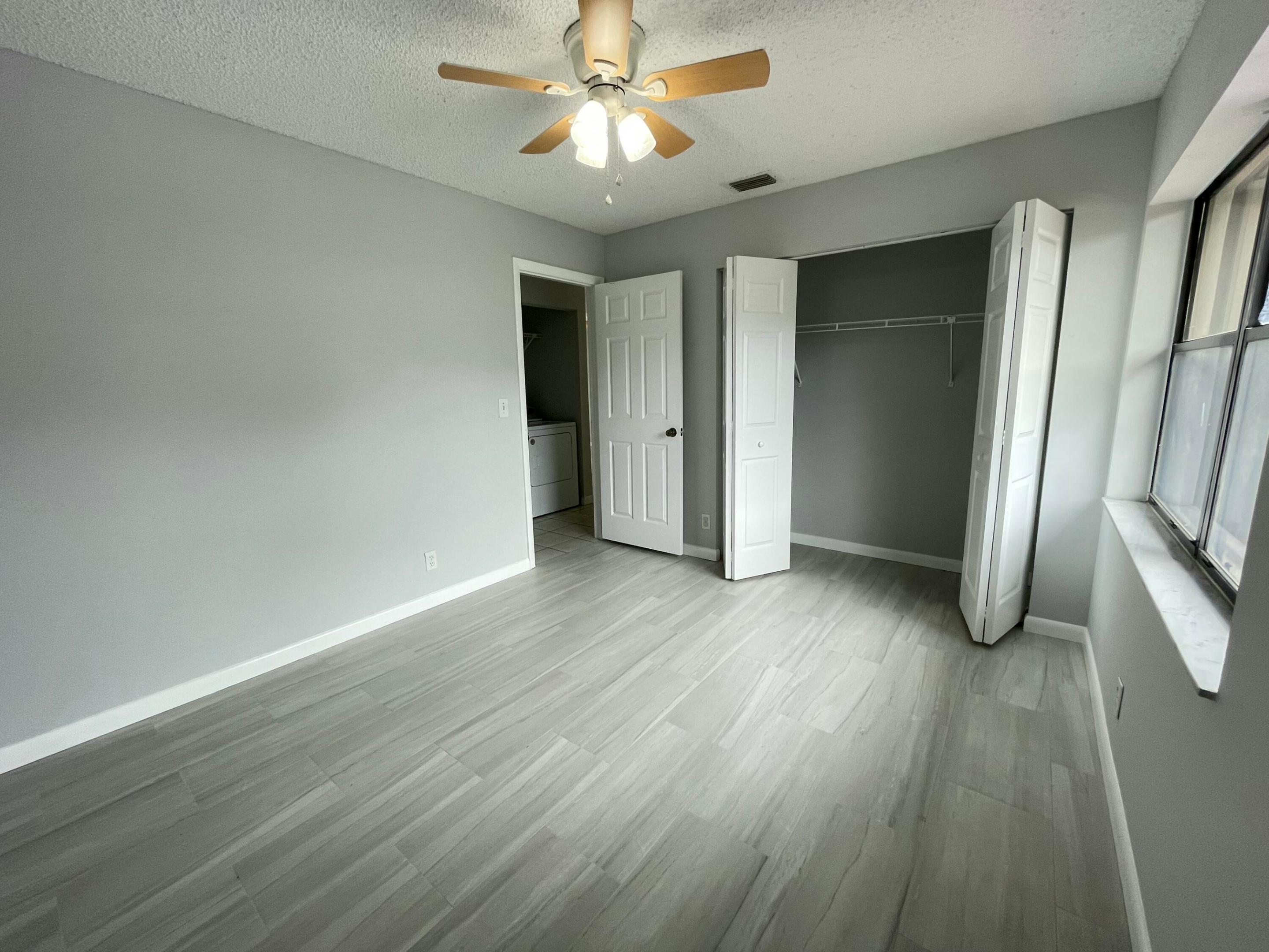 COUNTRY LAKE - Residential Lease