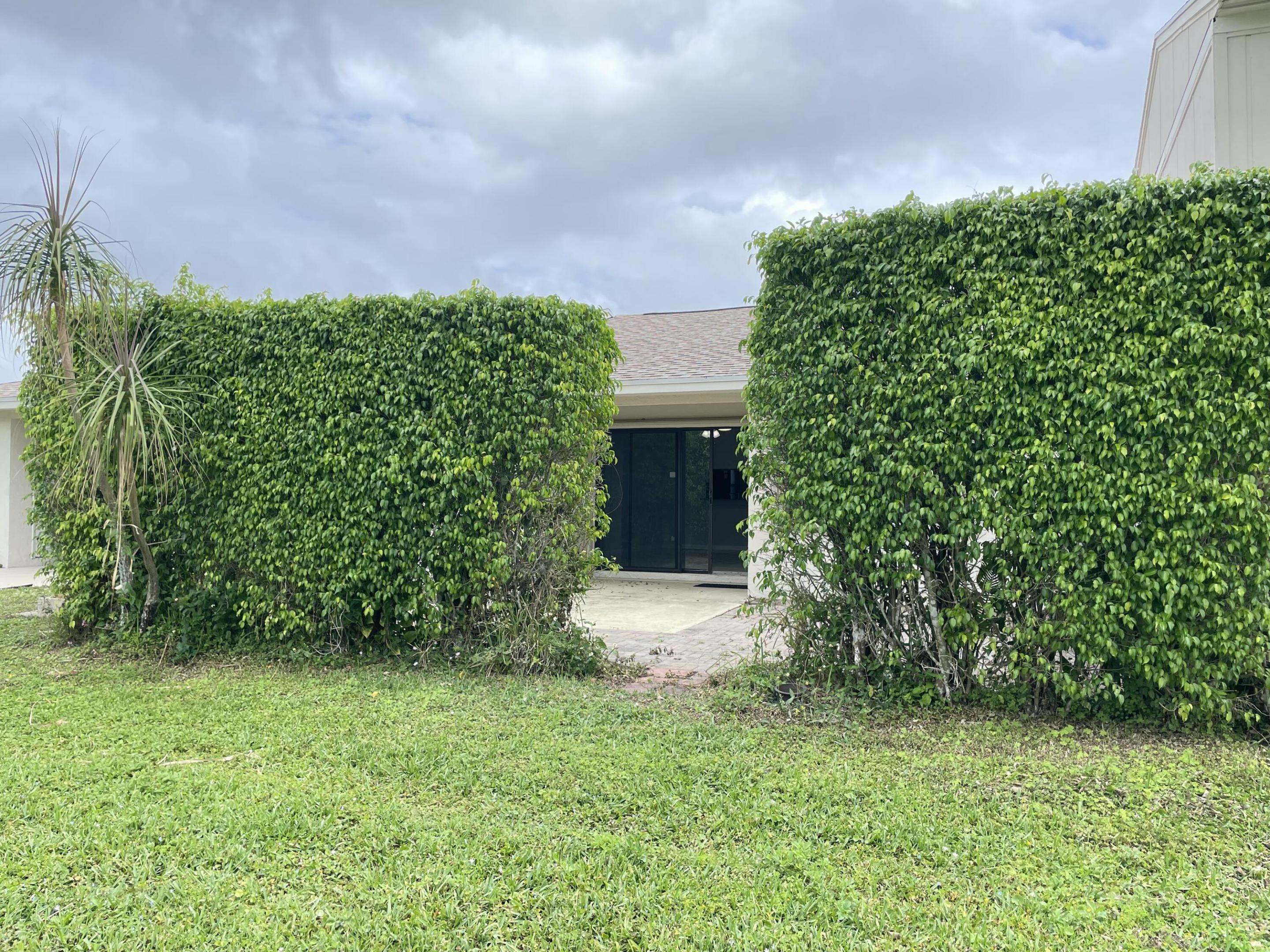 COUNTRY LAKE - Residential Lease