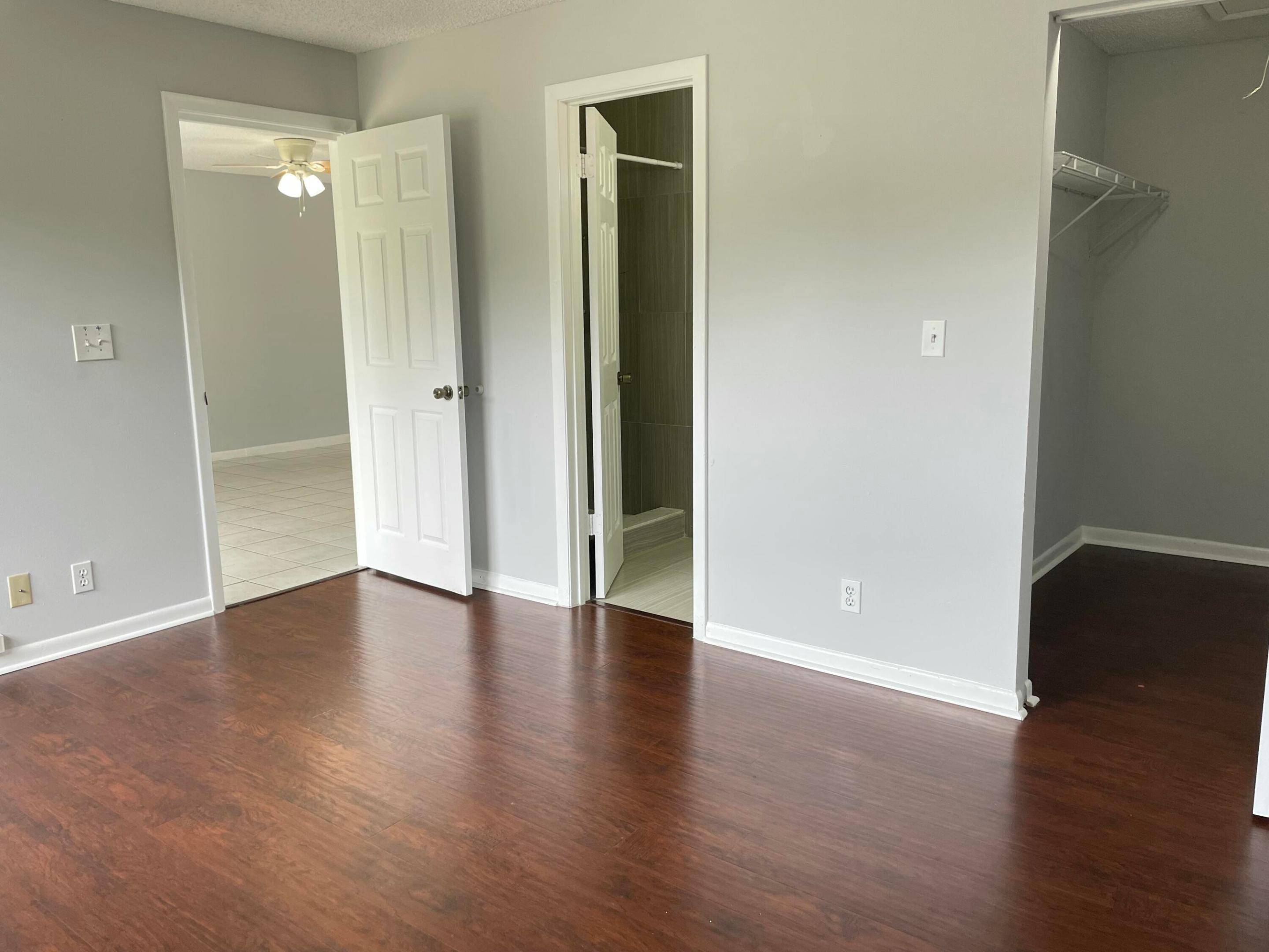 COUNTRY LAKE - Residential Lease