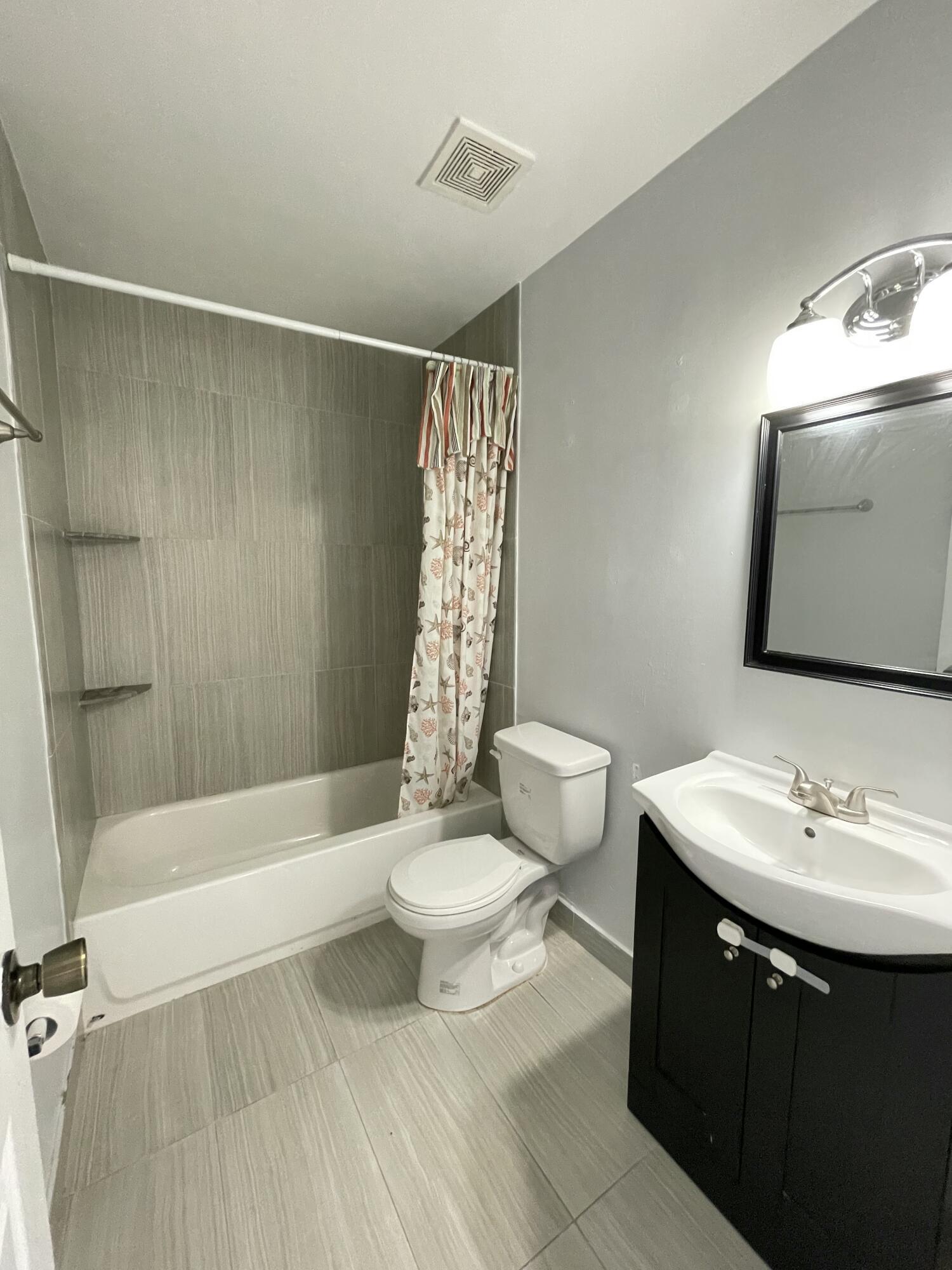 COUNTRY LAKE - Residential Lease
