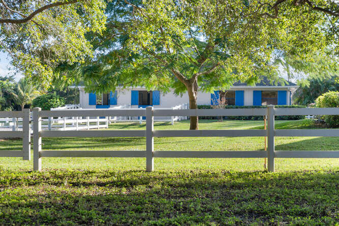 SADDLE TRAIL PARK OF WELLINGTON - Residential