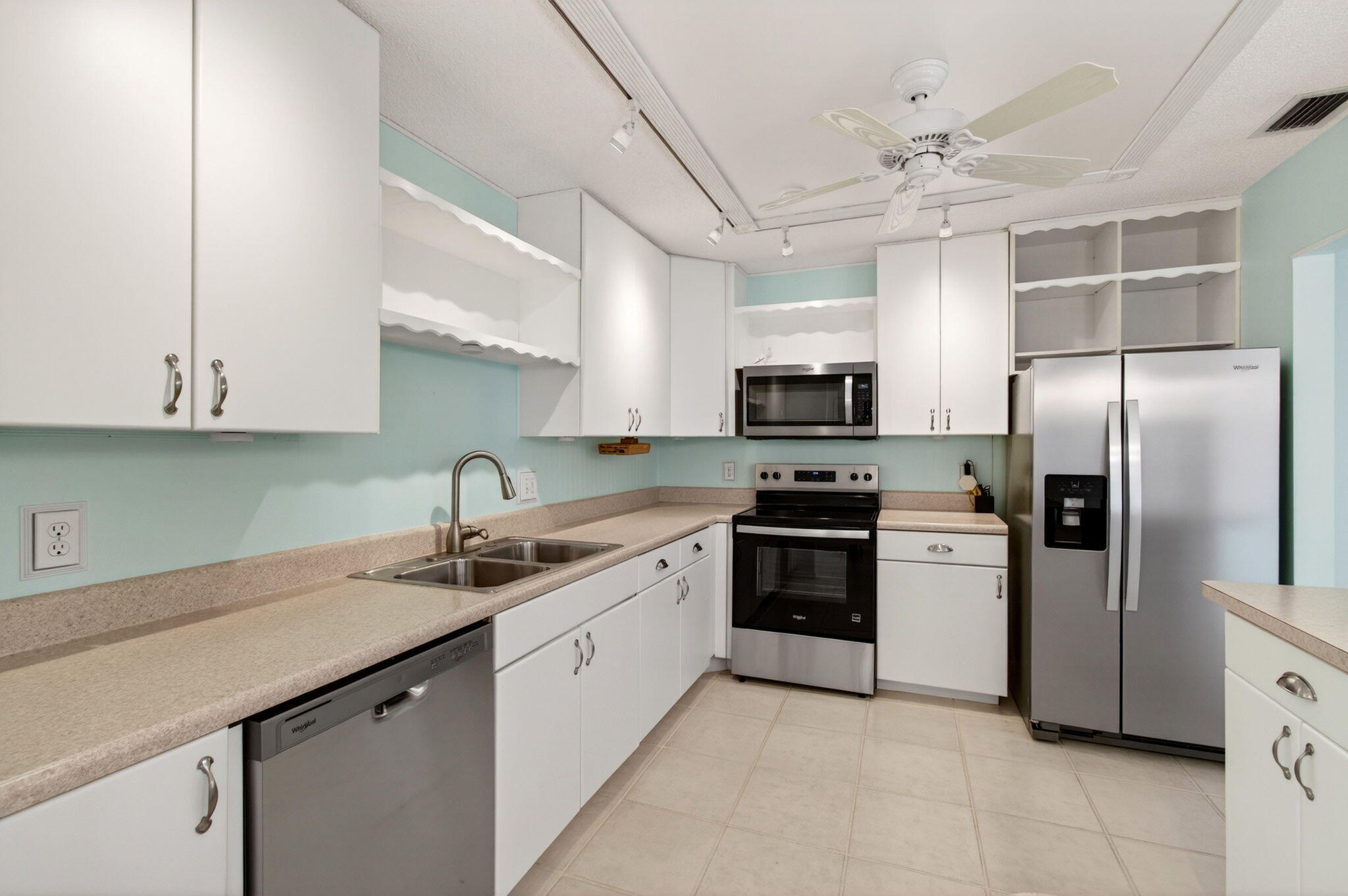 DELRAY VILLAS - Residential