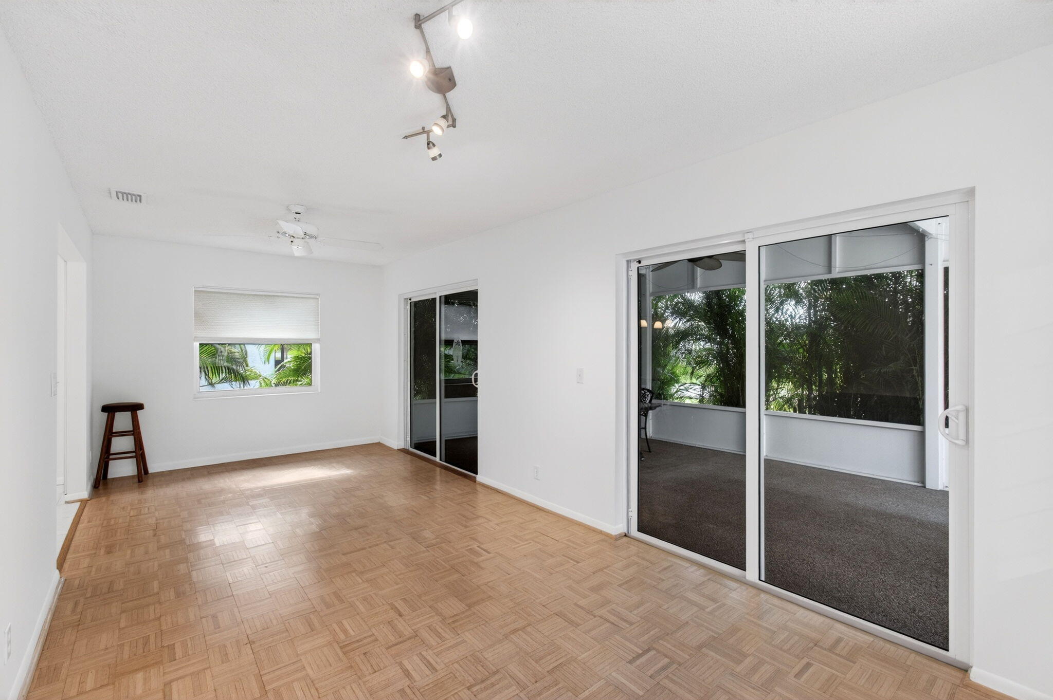 DELRAY VILLAS - Residential