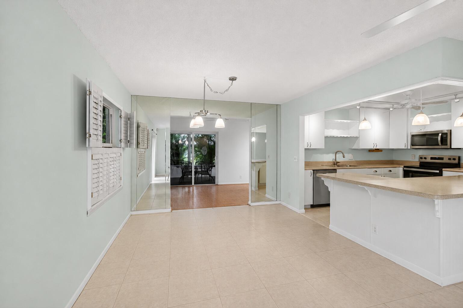 DELRAY VILLAS - Residential